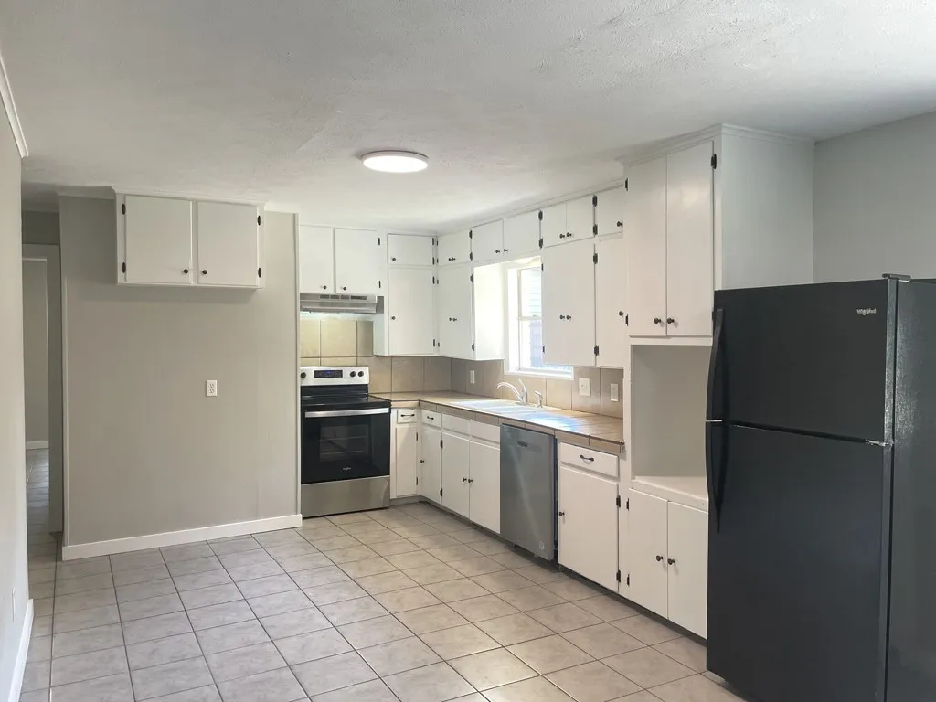 Single Family Residence For Sale in Henderson County , 615 Cherokee Trace, Athens, Texas 75751, 4 Bedroom, 2 Bathroom, Garage spaces, 2,069 Sqft, built in 1956, mls#21402488, Real Estate Agent in Athens, Homes For Sale in Henderson county, Homes For Sale in Athens, Realtor in Athens Texas, Real Estate Brokerage Independent Realty Texas, Luminita Cordes Realtor