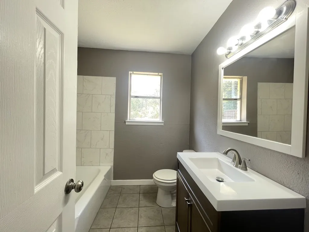 Single Family Residence For Sale in Henderson County , 615 Cherokee Trace, Athens, Texas 75751, 4 Bedroom, 2 Bathroom, Garage spaces, 2,069 Sqft, built in 1956, mls#21402488, Real Estate Agent in Athens, Homes For Sale in Henderson county, Homes For Sale in Athens, Realtor in Athens Texas, Real Estate Brokerage Independent Realty Texas, Luminita Cordes Realtor