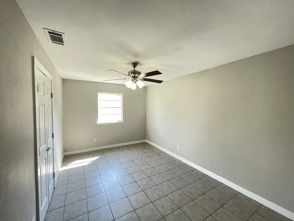 Single Family Residence For Sale in Henderson County , 615 Cherokee Trace, Athens, Texas 75751, 4 Bedroom, 2 Bathroom, Garage spaces, 2,069 Sqft, built in 1956, mls#21402488, Real Estate Agent in Athens, Homes For Sale in Henderson county, Homes For Sale in Athens, Realtor in Athens Texas, Real Estate Brokerage Independent Realty Texas, Luminita Cordes Realtor