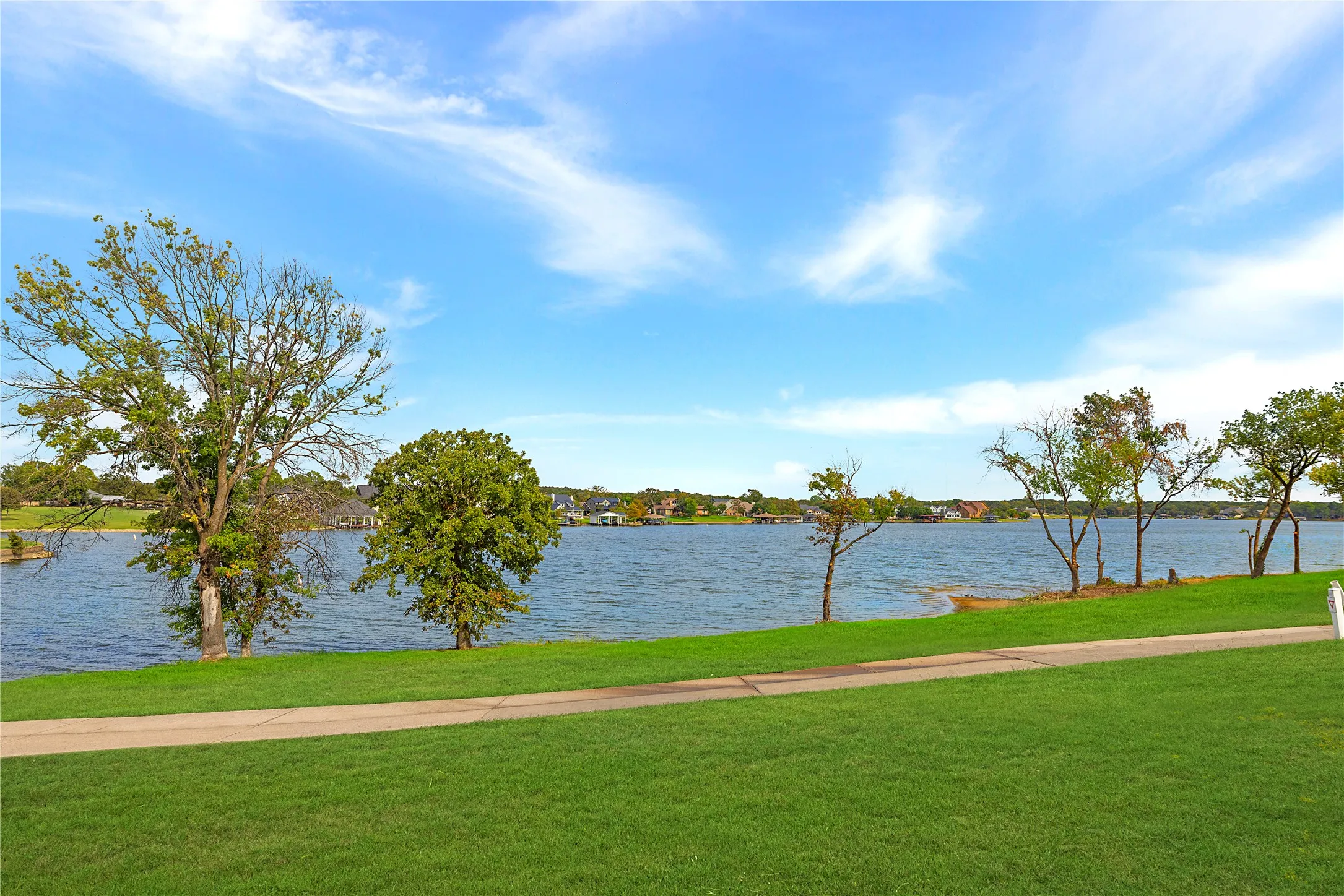 Single Family Residence For Sale in Cooke County , 1227 Kiowa Drive W, Lake Kiowa, Texas 76240, 3 Bedroom, 3 Bathroom, 2 Garage spaces, 2,652 Sqft, built in 1972, mls#21401712, Real Estate Agent in Lake Kiowa, Homes For Sale in Cooke county, Homes For Sale in Lake Kiowa, Realtor in Lake Kiowa Texas, Real Estate Brokerage Independent Realty Texas, Luminita Cordes Realtor