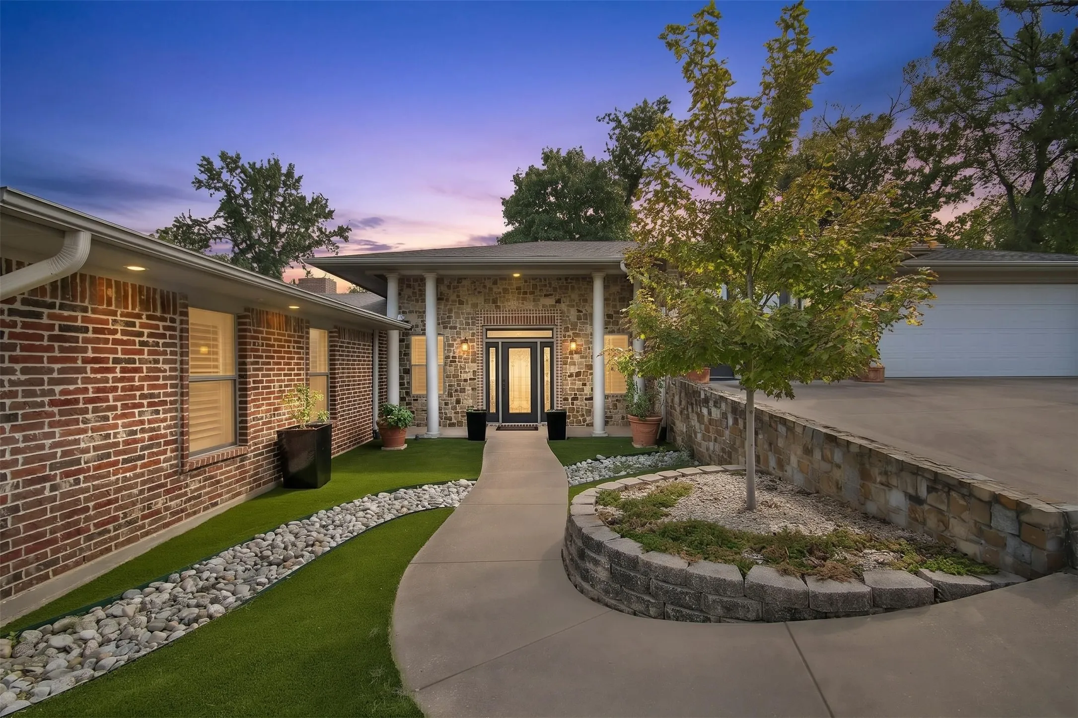 Single Family Residence For Sale in Cooke County , 1227 Kiowa Drive W, Lake Kiowa, Texas 76240, 3 Bedroom, 3 Bathroom, 2 Garage spaces, 2,652 Sqft, built in 1972, mls#21401712, Real Estate Agent in Lake Kiowa, Homes For Sale in Cooke county, Homes For Sale in Lake Kiowa, Realtor in Lake Kiowa Texas, Real Estate Brokerage Independent Realty Texas, Luminita Cordes Realtor