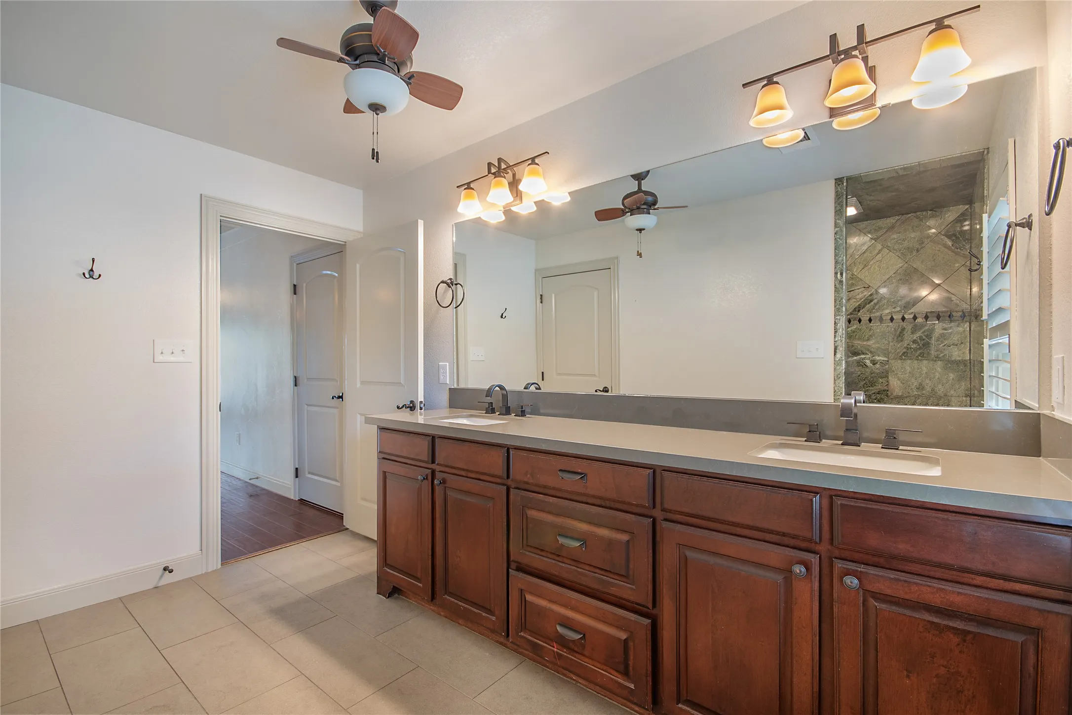 Single Family Residence For Sale in Cooke County , 1227 Kiowa Drive W, Lake Kiowa, Texas 76240, 3 Bedroom, 3 Bathroom, 2 Garage spaces, 2,652 Sqft, built in 1972, mls#21401712, Real Estate Agent in Lake Kiowa, Homes For Sale in Cooke county, Homes For Sale in Lake Kiowa, Realtor in Lake Kiowa Texas, Real Estate Brokerage Independent Realty Texas, Luminita Cordes Realtor