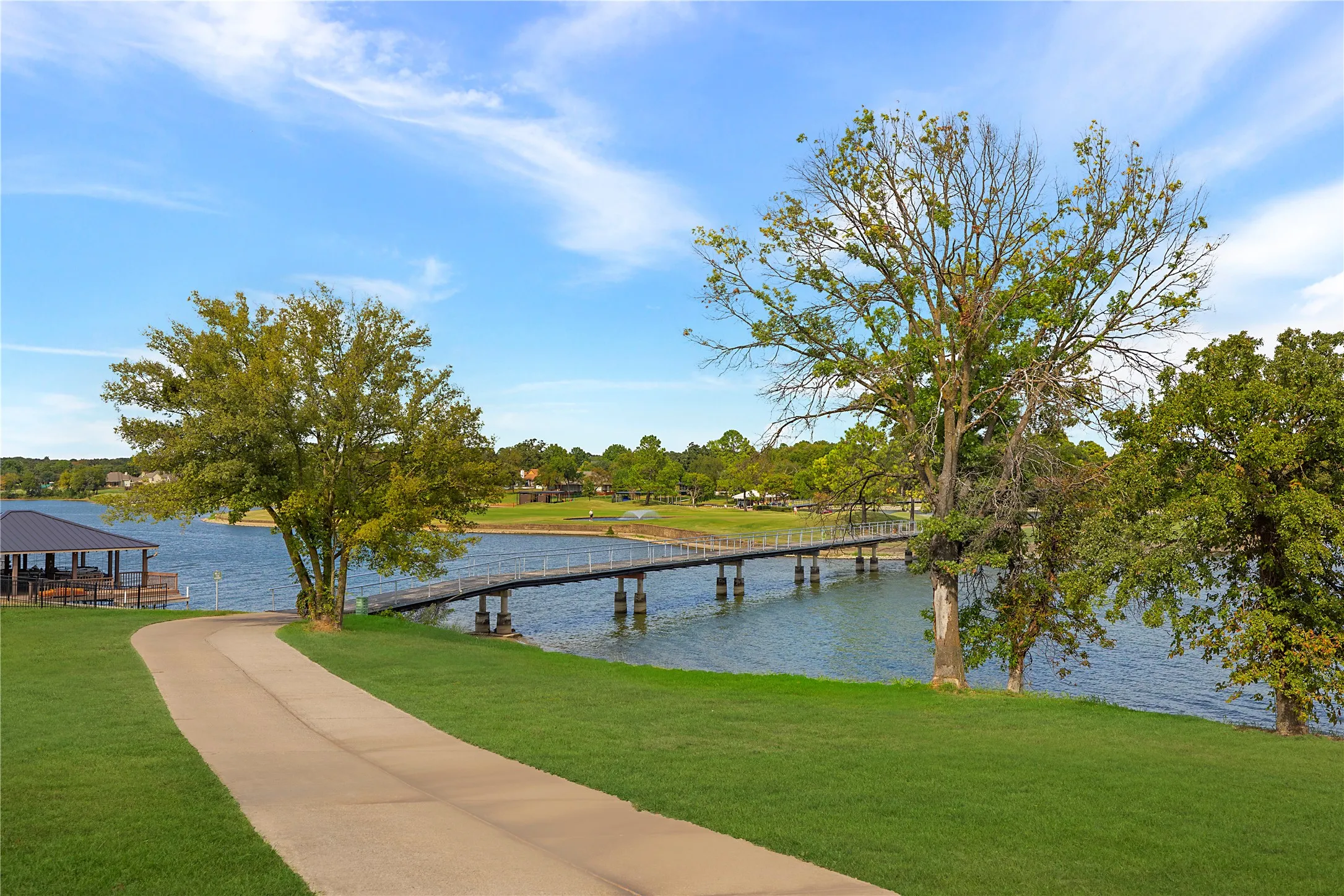 Single Family Residence For Sale in Cooke County , 1227 Kiowa Drive W, Lake Kiowa, Texas 76240, 3 Bedroom, 3 Bathroom, 2 Garage spaces, 2,652 Sqft, built in 1972, mls#21401712, Real Estate Agent in Lake Kiowa, Homes For Sale in Cooke county, Homes For Sale in Lake Kiowa, Realtor in Lake Kiowa Texas, Real Estate Brokerage Independent Realty Texas, Luminita Cordes Realtor
