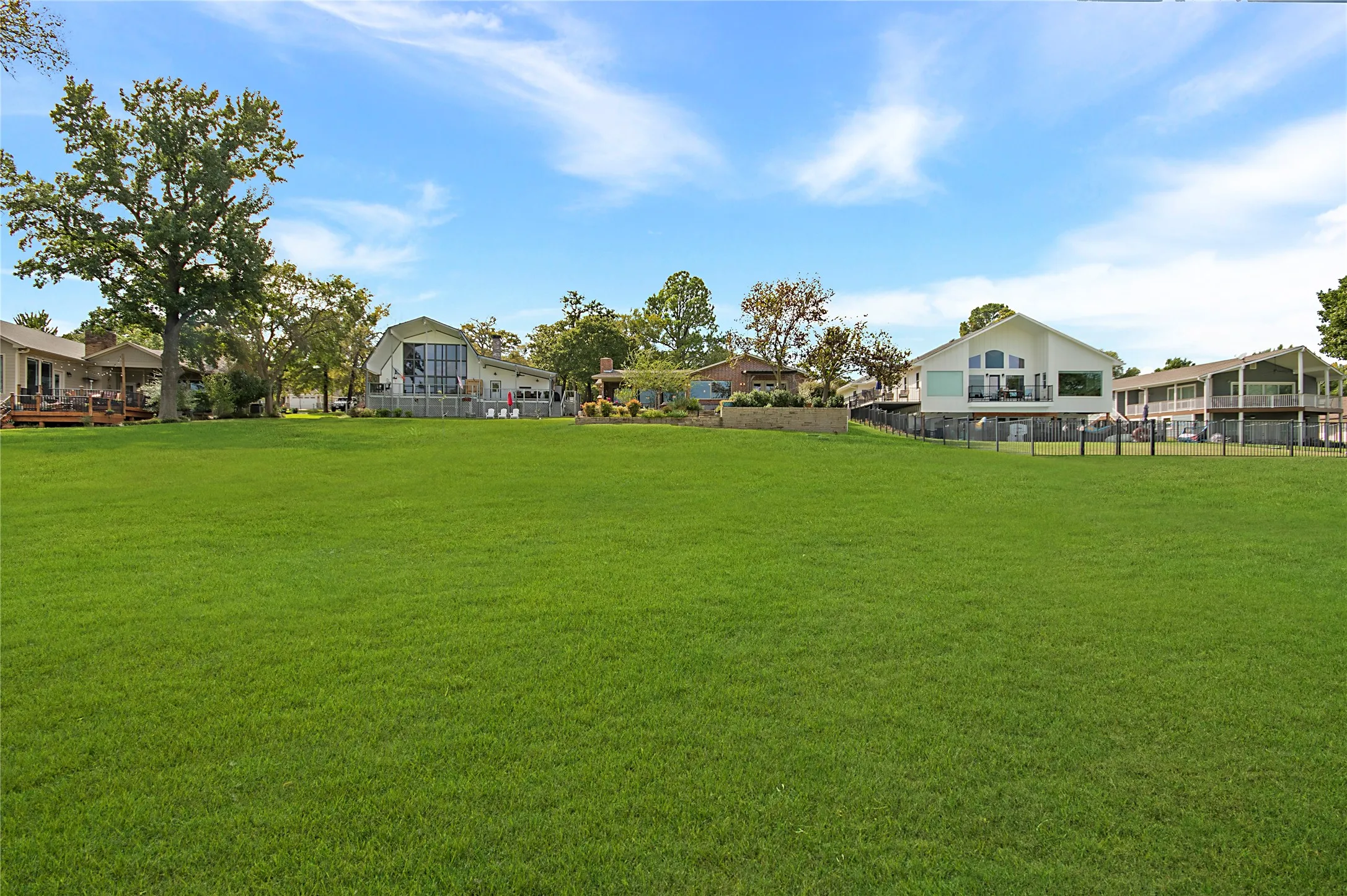 Single Family Residence For Sale in Cooke County , 1227 Kiowa Drive W, Lake Kiowa, Texas 76240, 3 Bedroom, 3 Bathroom, 2 Garage spaces, 2,652 Sqft, built in 1972, mls#21401712, Real Estate Agent in Lake Kiowa, Homes For Sale in Cooke county, Homes For Sale in Lake Kiowa, Realtor in Lake Kiowa Texas, Real Estate Brokerage Independent Realty Texas, Luminita Cordes Realtor