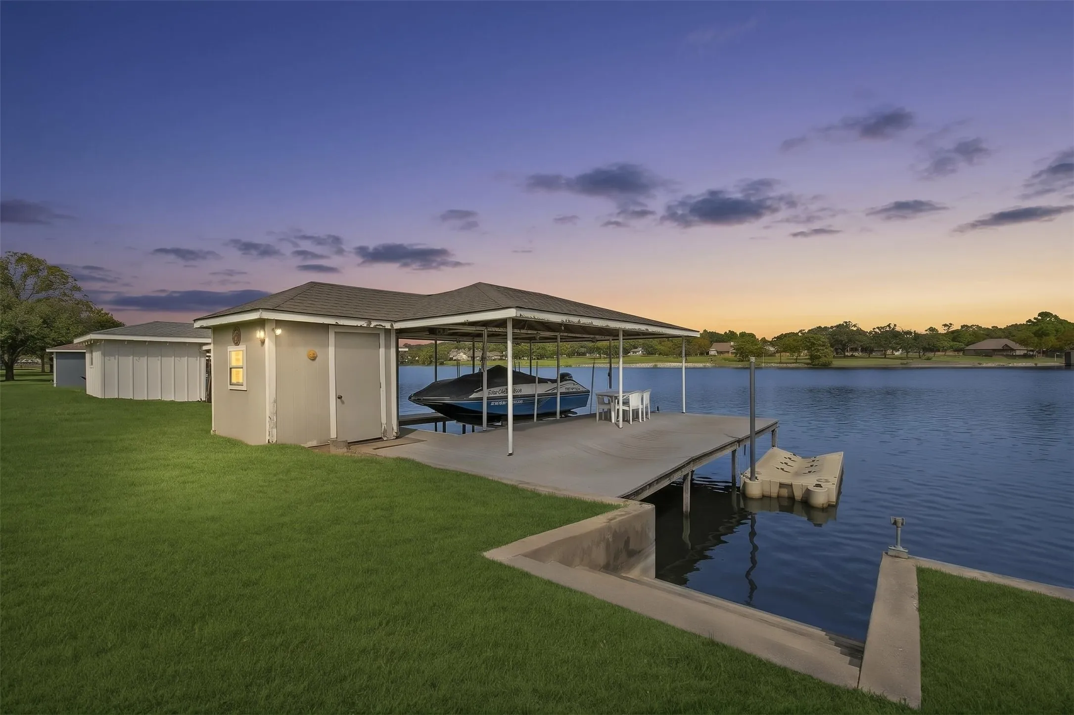 Single Family Residence For Sale in Cooke County , 1227 Kiowa Drive W, Lake Kiowa, Texas 76240, 3 Bedroom, 3 Bathroom, 2 Garage spaces, 2,652 Sqft, built in 1972, mls#21401712, Real Estate Agent in Lake Kiowa, Homes For Sale in Cooke county, Homes For Sale in Lake Kiowa, Realtor in Lake Kiowa Texas, Real Estate Brokerage Independent Realty Texas, Luminita Cordes Realtor