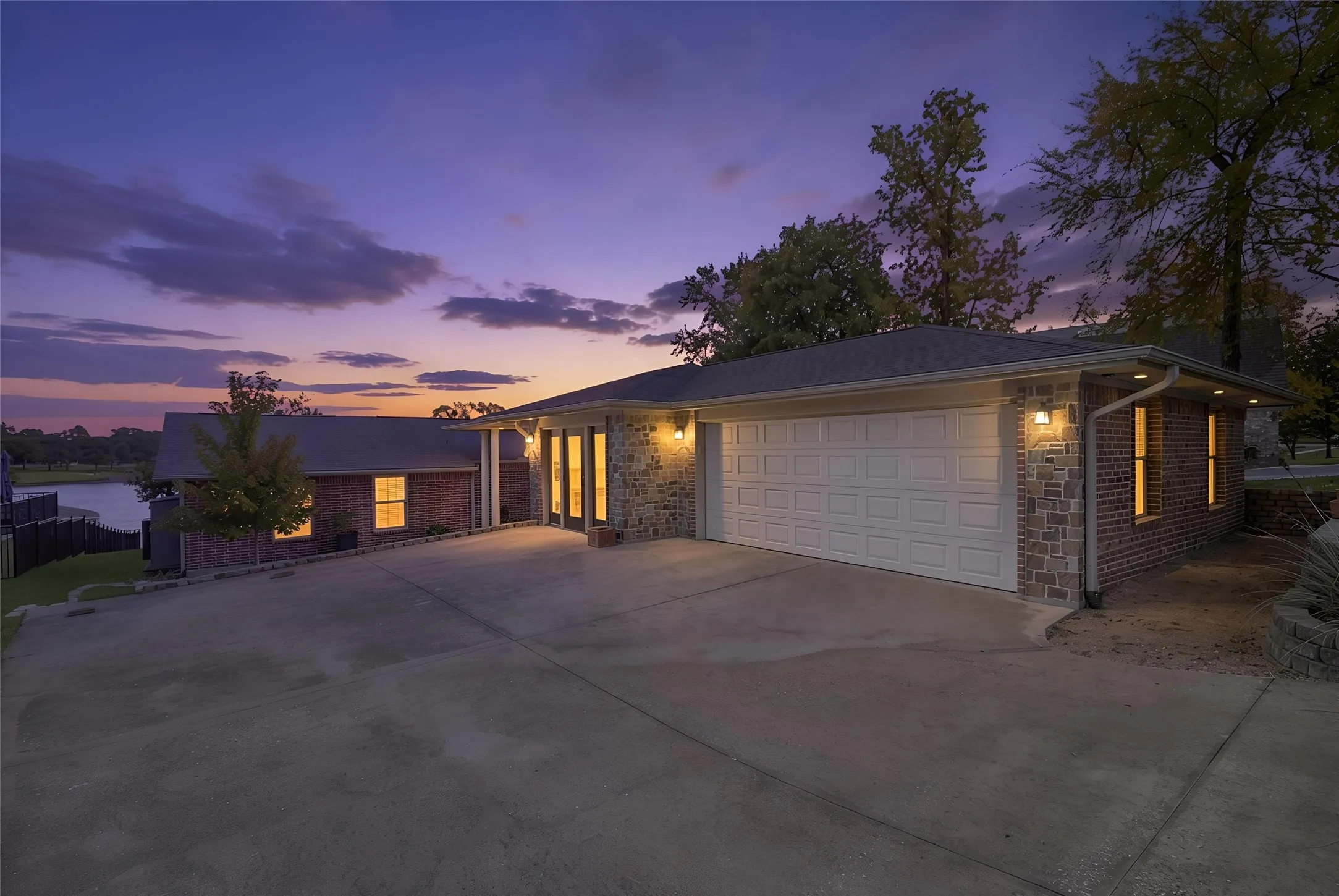 Single Family Residence For Sale in Cooke County , 1227 Kiowa Drive W, Lake Kiowa, Texas 76240, 3 Bedroom, 3 Bathroom, 2 Garage spaces, 2,652 Sqft, built in 1972, mls#21401712, Real Estate Agent in Lake Kiowa, Homes For Sale in Cooke county, Homes For Sale in Lake Kiowa, Realtor in Lake Kiowa Texas, Real Estate Brokerage Independent Realty Texas, Luminita Cordes Realtor