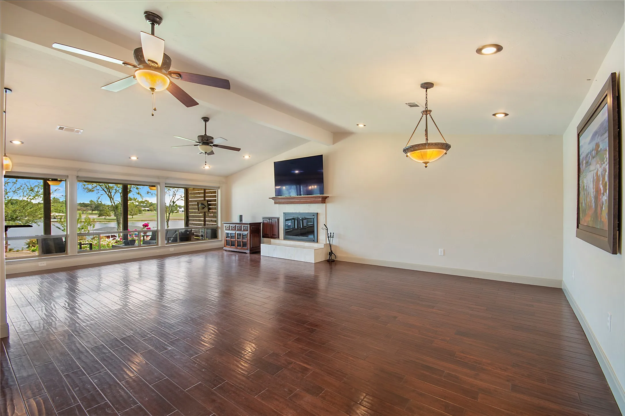 Single Family Residence For Sale in Cooke County , 1227 Kiowa Drive W, Lake Kiowa, Texas 76240, 3 Bedroom, 3 Bathroom, 2 Garage spaces, 2,652 Sqft, built in 1972, mls#21401712, Real Estate Agent in Lake Kiowa, Homes For Sale in Cooke county, Homes For Sale in Lake Kiowa, Realtor in Lake Kiowa Texas, Real Estate Brokerage Independent Realty Texas, Luminita Cordes Realtor