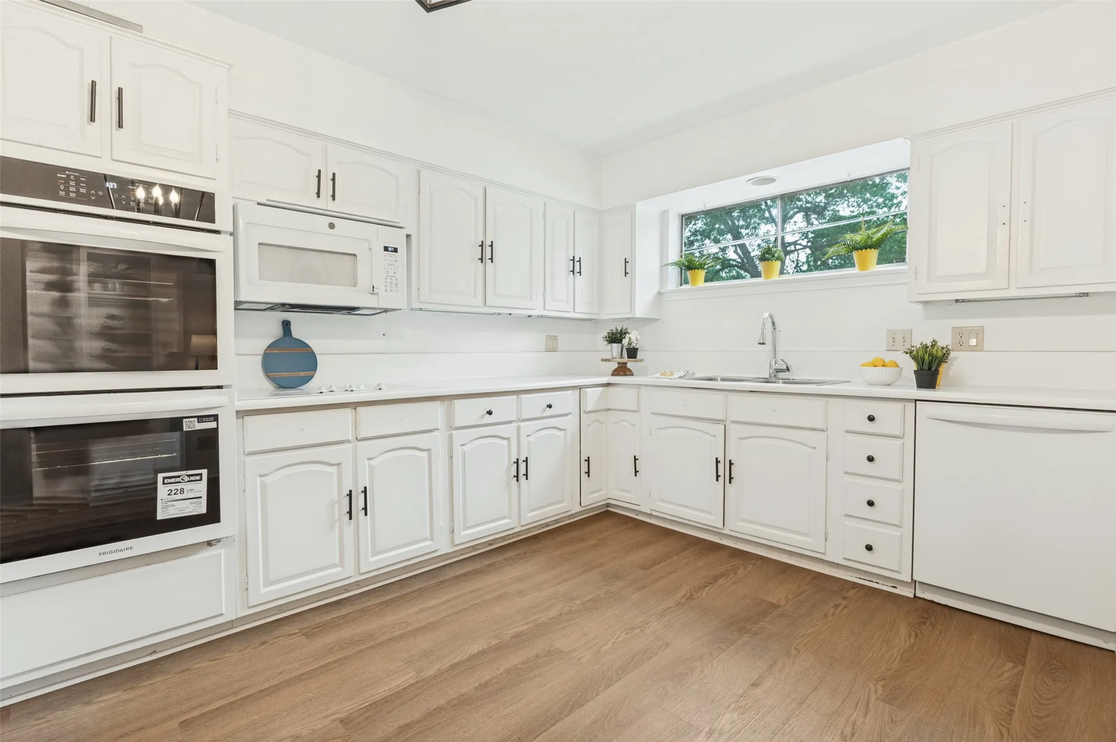 New double ovens and plenty of lght