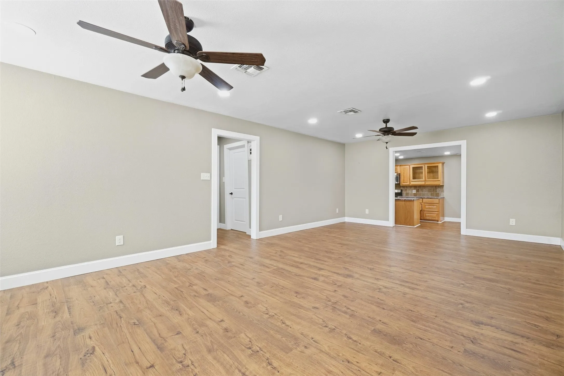 Single Family Residence For Sale in Hardeman County , 1202 Airport Road, Quanah, Texas 79252, 3 Bedroom, 3 Bathroom, Garage spaces, 1,918 Sqft, built in 1968, mls#21402486, Real Estate Agent in Quanah, Homes For Sale in Hardeman county, Homes For Sale in Quanah, Realtor in Quanah Texas, Real Estate Brokerage Independent Realty Texas, Luminita Cordes Realtor