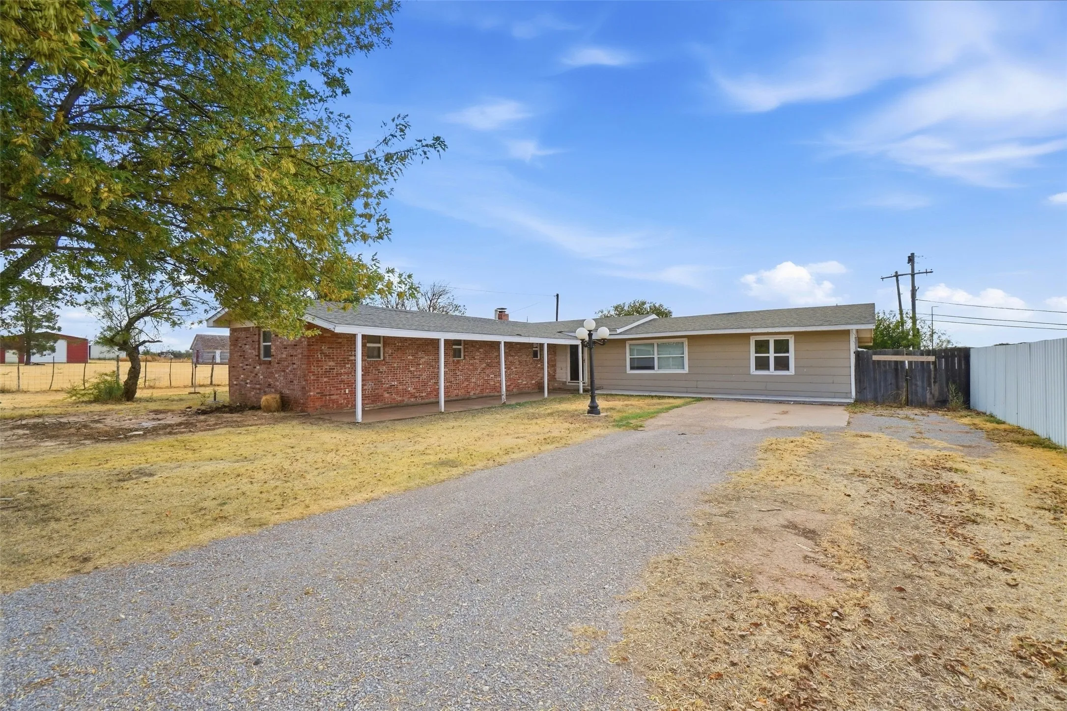 Single Family Residence For Sale in Hardeman County , 1202 Airport Road, Quanah, Texas 79252, 3 Bedroom, 3 Bathroom, Garage spaces, 1,918 Sqft, built in 1968, mls#21402486, Real Estate Agent in Quanah, Homes For Sale in Hardeman county, Homes For Sale in Quanah, Realtor in Quanah Texas, Real Estate Brokerage Independent Realty Texas, Luminita Cordes Realtor