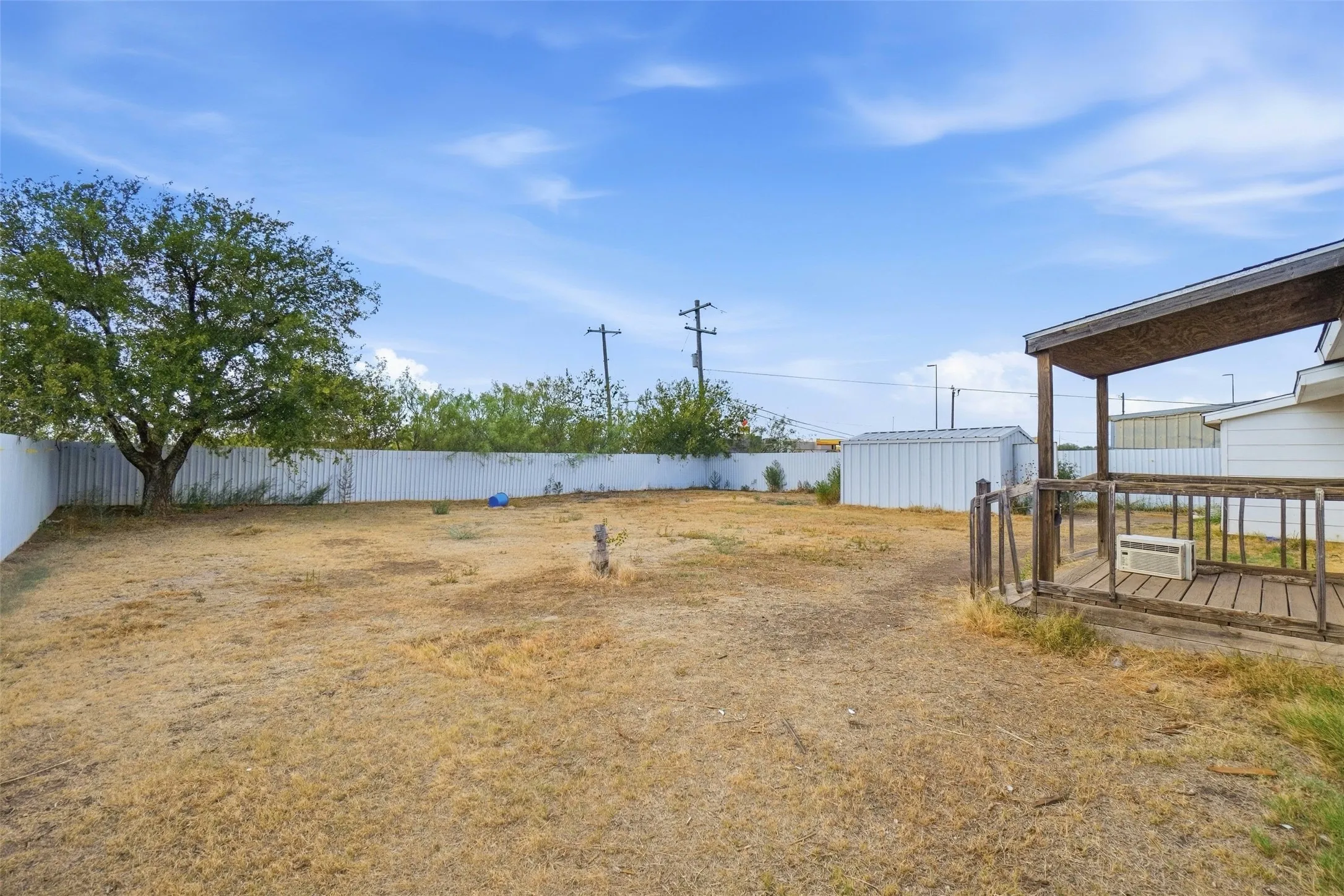 Single Family Residence For Sale in Hardeman County , 1202 Airport Road, Quanah, Texas 79252, 3 Bedroom, 3 Bathroom, Garage spaces, 1,918 Sqft, built in 1968, mls#21402486, Real Estate Agent in Quanah, Homes For Sale in Hardeman county, Homes For Sale in Quanah, Realtor in Quanah Texas, Real Estate Brokerage Independent Realty Texas, Luminita Cordes Realtor