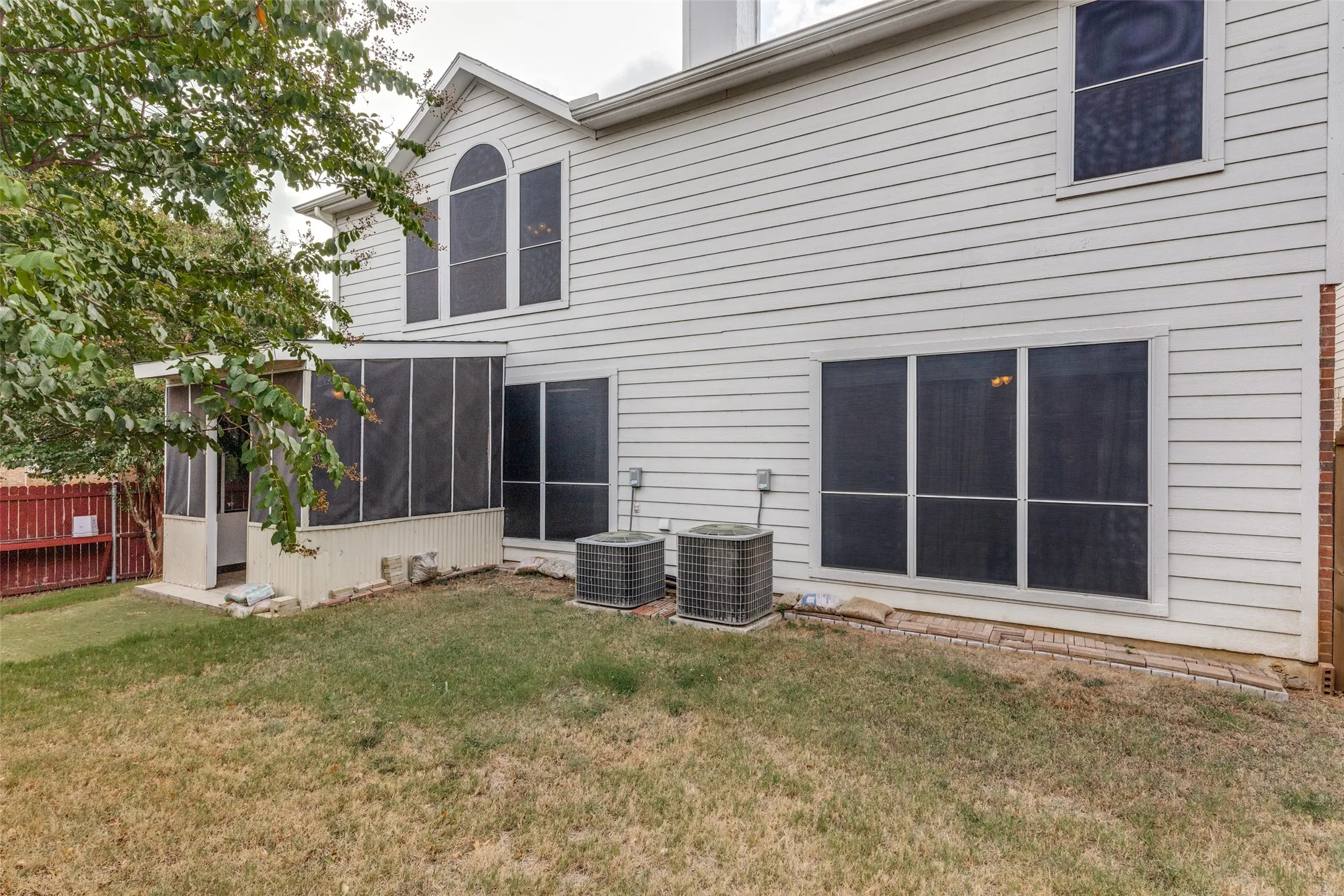 Single Family Residence For Sale in Tarrant County , 3000 Gettysburg Lane, Fort Worth, Texas 76123, 4 Bedroom, 3 Bathroom, 2 Garage spaces, 2,732 Sqft, built in 2005, mls#21402492, Real Estate Agent in Fort Worth, Homes For Sale in Tarrant county, Homes For Sale in Fort Worth, Realtor in Fort Worth Texas, Real Estate Brokerage Independent Realty Texas, Luminita Cordes Realtor