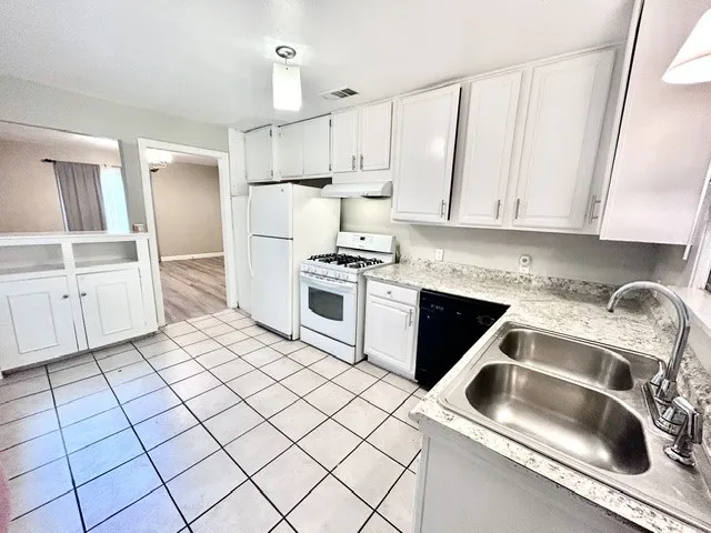 Single Family Residence For Rent in Dallas County , 904 W Ave E, Garland, Texas 75040, 2 Bedroom, 10 Bathroom, Garage spaces, 780 Sqft, built in 1950, mls#21402493, Real Estate Agent in Garland, Homes For Rent in Dallas county, Homes For Rent in Garland, Realtor in Garland Texas, Real Estate Brokerage Independent Realty Texas, Luminita Cordes Realtor