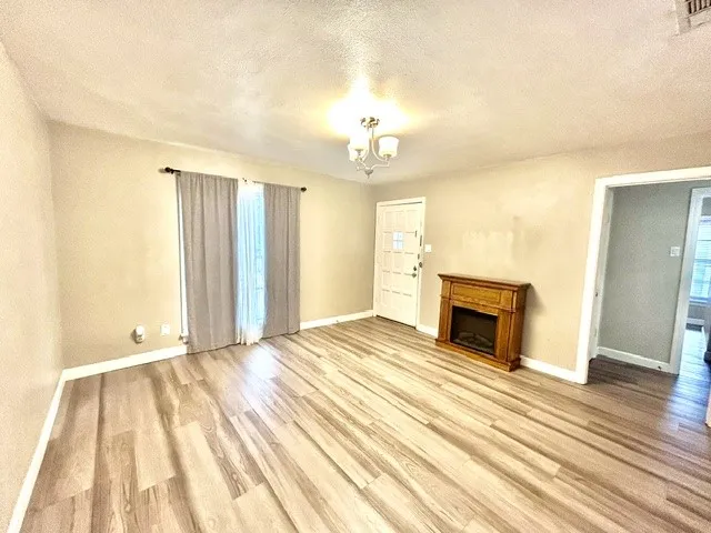 Single Family Residence For Rent in Dallas County , 904 W Ave E, Garland, Texas 75040, 2 Bedroom, 10 Bathroom, Garage spaces, 780 Sqft, built in 1950, mls#21402493, Real Estate Agent in Garland, Homes For Rent in Dallas county, Homes For Rent in Garland, Realtor in Garland Texas, Real Estate Brokerage Independent Realty Texas, Luminita Cordes Realtor