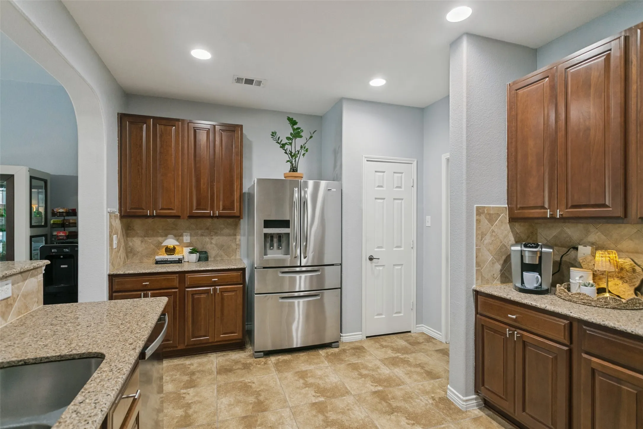 Single Family Residence For Sale in Collin County , 6501 Texana Way, Plano, Texas 75074, 3 Bedroom, 3 Bathroom, 2 Garage spaces, 2,784 Sqft, built in 2009, mls#21402494, Real Estate Agent in Plano, Homes For Sale in Collin county, Homes For Sale in Plano, Realtor in Plano Texas, Real Estate Brokerage Independent Realty Texas, Luminita Cordes Realtor