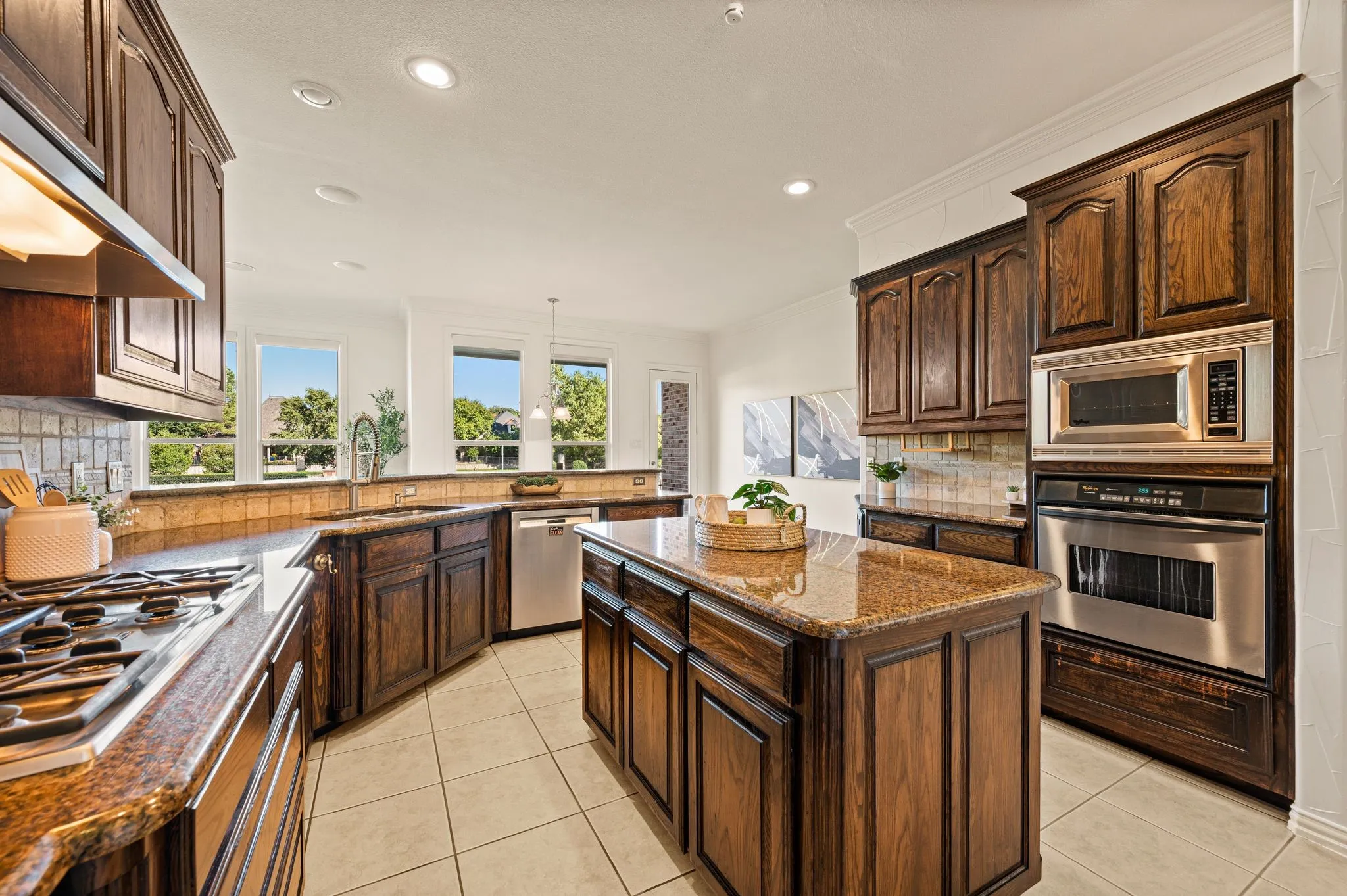 Single Family Residence For Sale in Tarrant County , 5009 San Gabriel Avenue, Colleyville, Texas 76034, 4 Bedroom, 4 Bathroom, 2 Garage spaces, 3,072 Sqft, built in 2003, mls#21392868, Real Estate Agent in Colleyville, Homes For Sale in Tarrant county, Homes For Sale in Colleyville, Realtor in Colleyville Texas, Real Estate Brokerage Independent Realty Texas, Luminita Cordes Realtor