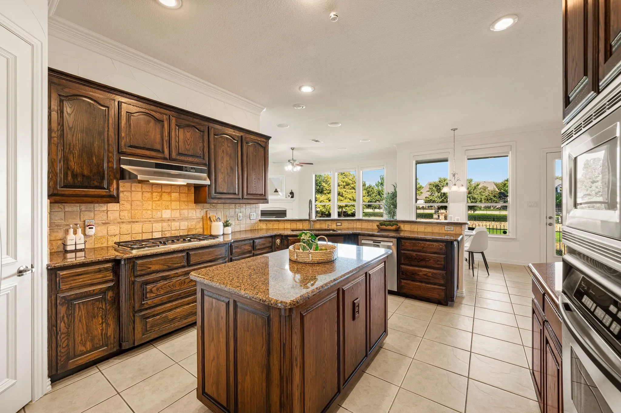 Single Family Residence For Sale in Tarrant County , 5009 San Gabriel Avenue, Colleyville, Texas 76034, 4 Bedroom, 4 Bathroom, 2 Garage spaces, 3,072 Sqft, built in 2003, mls#21392868, Real Estate Agent in Colleyville, Homes For Sale in Tarrant county, Homes For Sale in Colleyville, Realtor in Colleyville Texas, Real Estate Brokerage Independent Realty Texas, Luminita Cordes Realtor