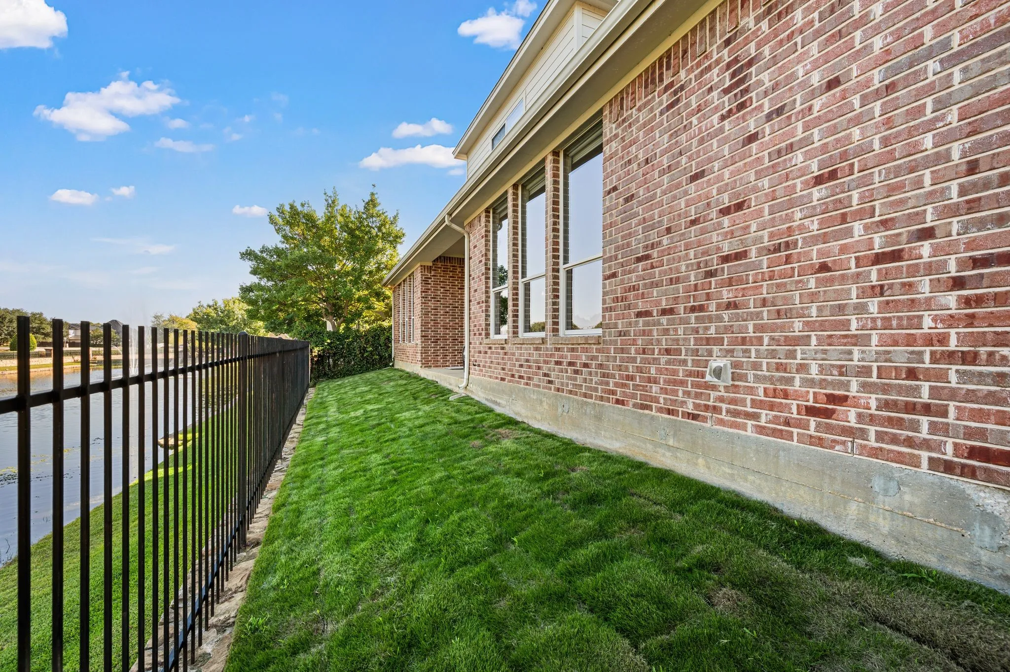 Single Family Residence For Sale in Tarrant County , 5009 San Gabriel Avenue, Colleyville, Texas 76034, 4 Bedroom, 4 Bathroom, 2 Garage spaces, 3,072 Sqft, built in 2003, mls#21392868, Real Estate Agent in Colleyville, Homes For Sale in Tarrant county, Homes For Sale in Colleyville, Realtor in Colleyville Texas, Real Estate Brokerage Independent Realty Texas, Luminita Cordes Realtor
