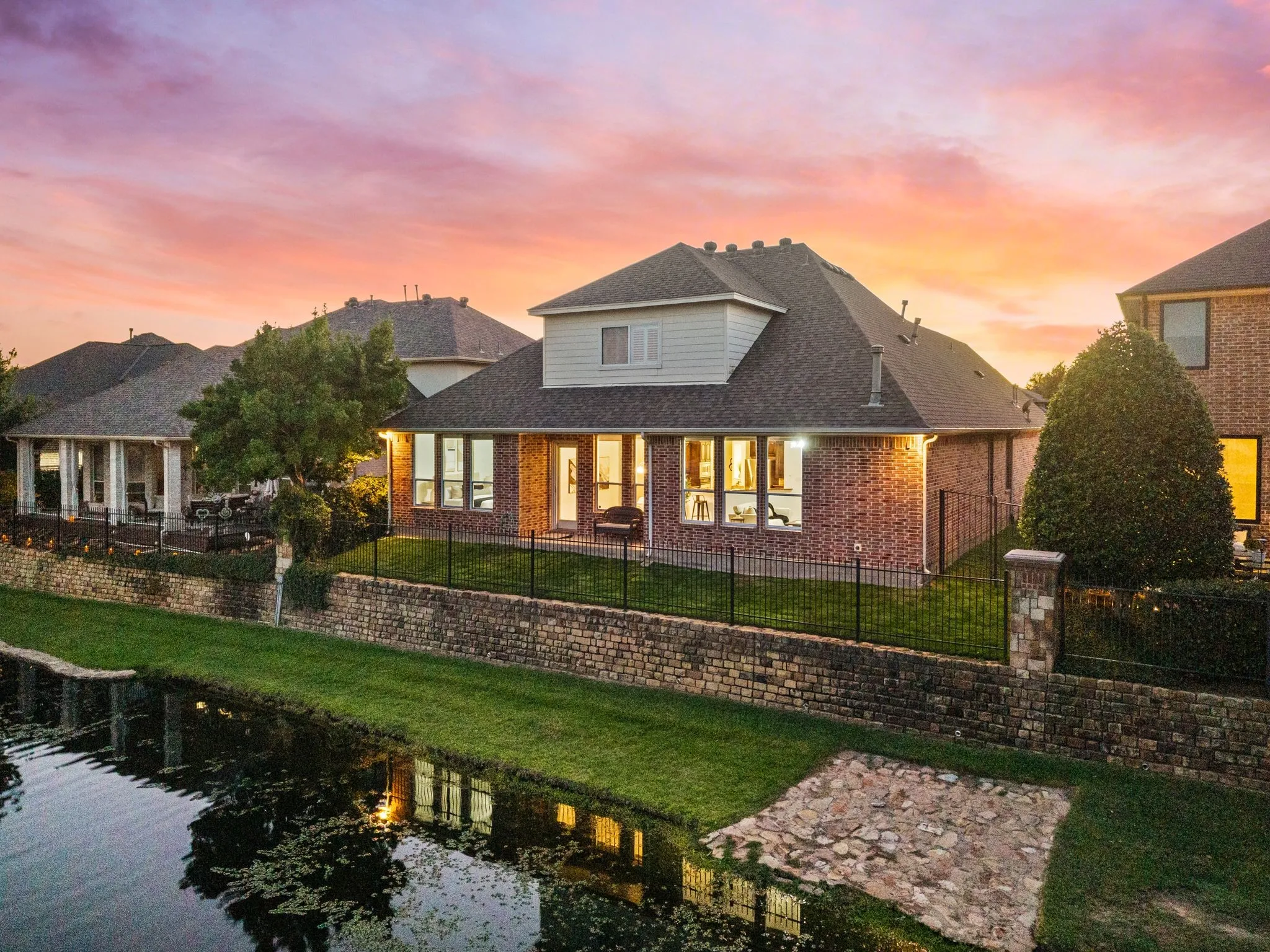 Single Family Residence For Sale in Tarrant County , 5009 San Gabriel Avenue, Colleyville, Texas 76034, 4 Bedroom, 4 Bathroom, 2 Garage spaces, 3,072 Sqft, built in 2003, mls#21392868, Real Estate Agent in Colleyville, Homes For Sale in Tarrant county, Homes For Sale in Colleyville, Realtor in Colleyville Texas, Real Estate Brokerage Independent Realty Texas, Luminita Cordes Realtor