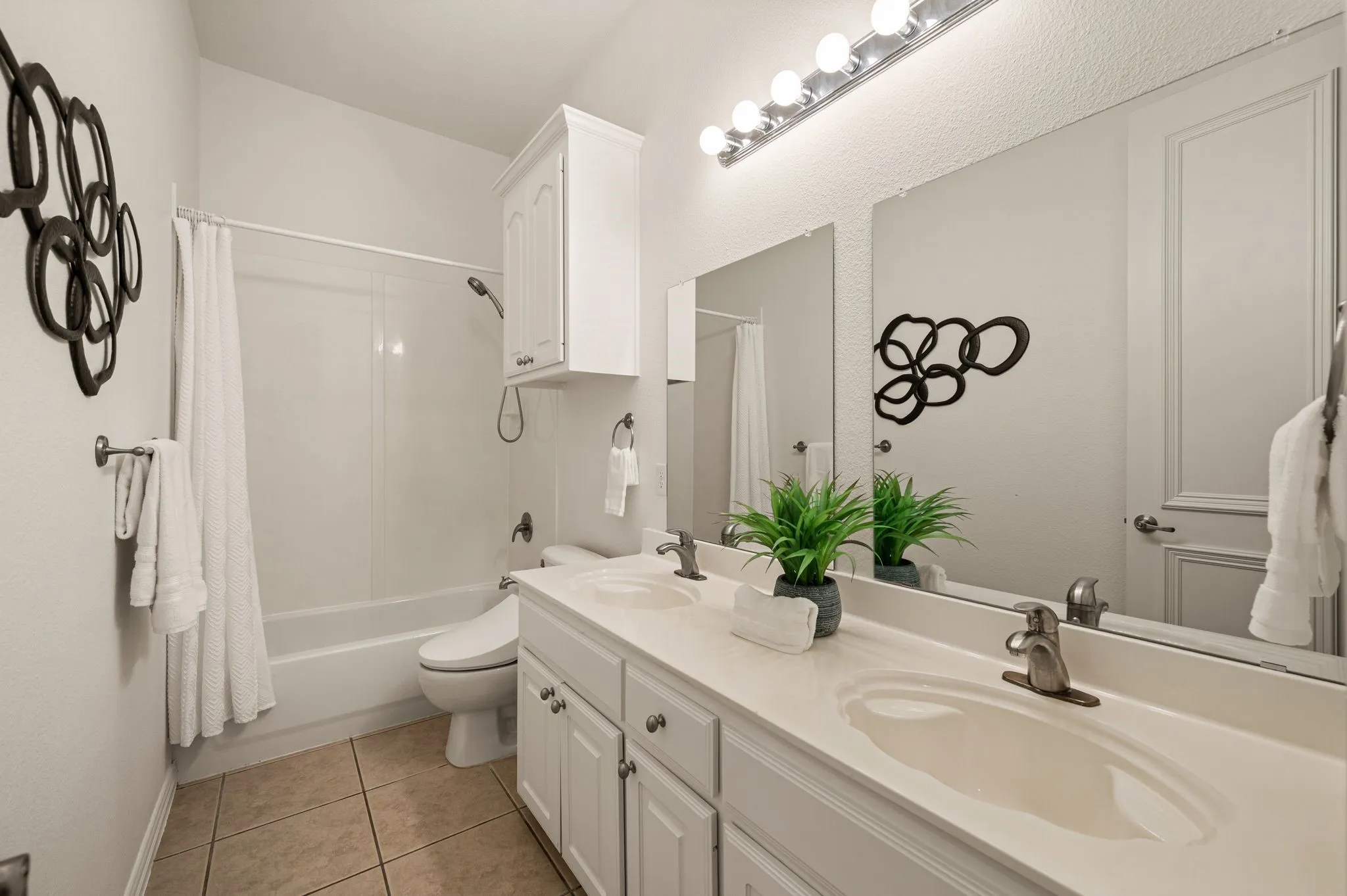 Single Family Residence For Sale in Tarrant County , 5009 San Gabriel Avenue, Colleyville, Texas 76034, 4 Bedroom, 4 Bathroom, 2 Garage spaces, 3,072 Sqft, built in 2003, mls#21392868, Real Estate Agent in Colleyville, Homes For Sale in Tarrant county, Homes For Sale in Colleyville, Realtor in Colleyville Texas, Real Estate Brokerage Independent Realty Texas, Luminita Cordes Realtor
