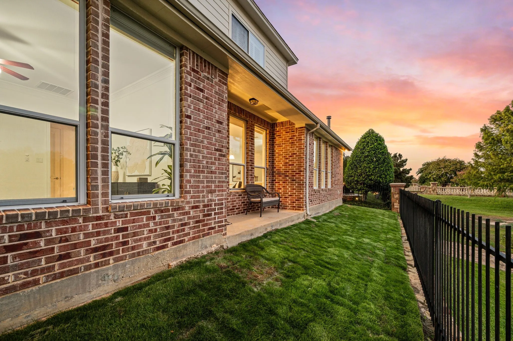 Single Family Residence For Sale in Tarrant County , 5009 San Gabriel Avenue, Colleyville, Texas 76034, 4 Bedroom, 4 Bathroom, 2 Garage spaces, 3,072 Sqft, built in 2003, mls#21392868, Real Estate Agent in Colleyville, Homes For Sale in Tarrant county, Homes For Sale in Colleyville, Realtor in Colleyville Texas, Real Estate Brokerage Independent Realty Texas, Luminita Cordes Realtor