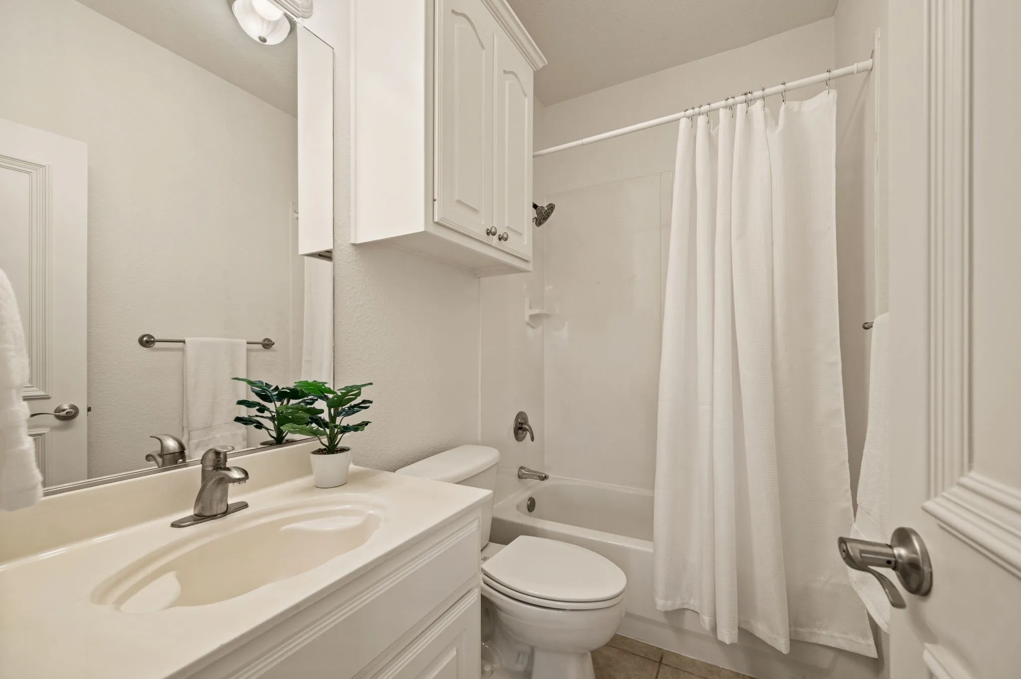 Single Family Residence For Sale in Tarrant County , 5009 San Gabriel Avenue, Colleyville, Texas 76034, 4 Bedroom, 4 Bathroom, 2 Garage spaces, 3,072 Sqft, built in 2003, mls#21392868, Real Estate Agent in Colleyville, Homes For Sale in Tarrant county, Homes For Sale in Colleyville, Realtor in Colleyville Texas, Real Estate Brokerage Independent Realty Texas, Luminita Cordes Realtor