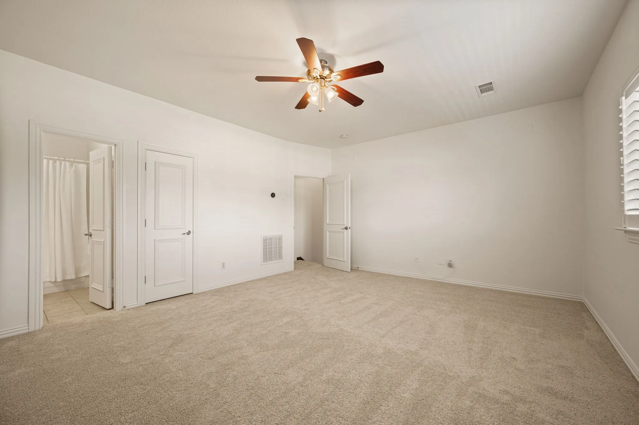 Single Family Residence For Sale in Tarrant County , 5009 San Gabriel Avenue, Colleyville, Texas 76034, 4 Bedroom, 4 Bathroom, 2 Garage spaces, 3,072 Sqft, built in 2003, mls#21392868, Real Estate Agent in Colleyville, Homes For Sale in Tarrant county, Homes For Sale in Colleyville, Realtor in Colleyville Texas, Real Estate Brokerage Independent Realty Texas, Luminita Cordes Realtor