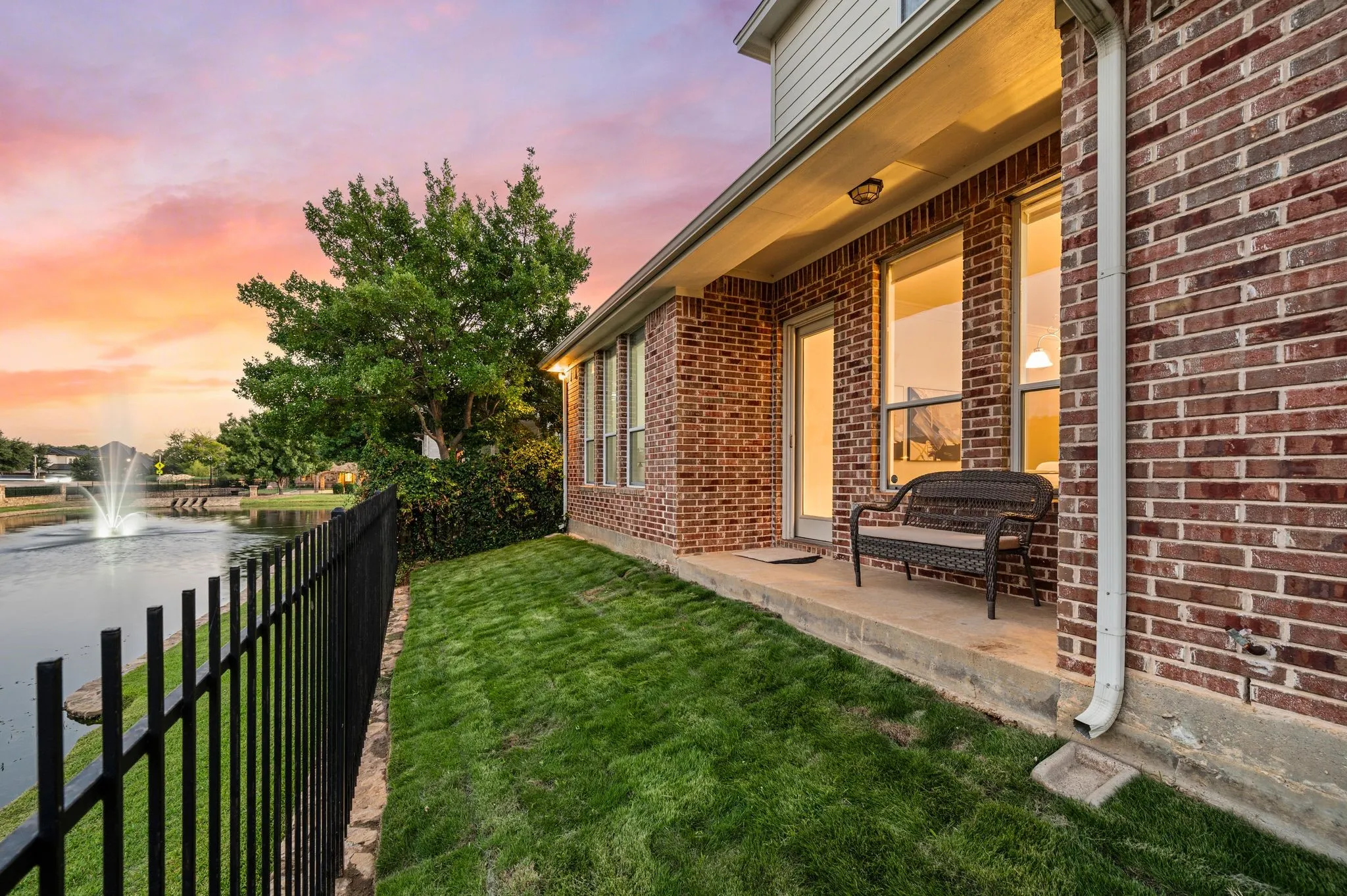 Single Family Residence For Sale in Tarrant County , 5009 San Gabriel Avenue, Colleyville, Texas 76034, 4 Bedroom, 4 Bathroom, 2 Garage spaces, 3,072 Sqft, built in 2003, mls#21392868, Real Estate Agent in Colleyville, Homes For Sale in Tarrant county, Homes For Sale in Colleyville, Realtor in Colleyville Texas, Real Estate Brokerage Independent Realty Texas, Luminita Cordes Realtor