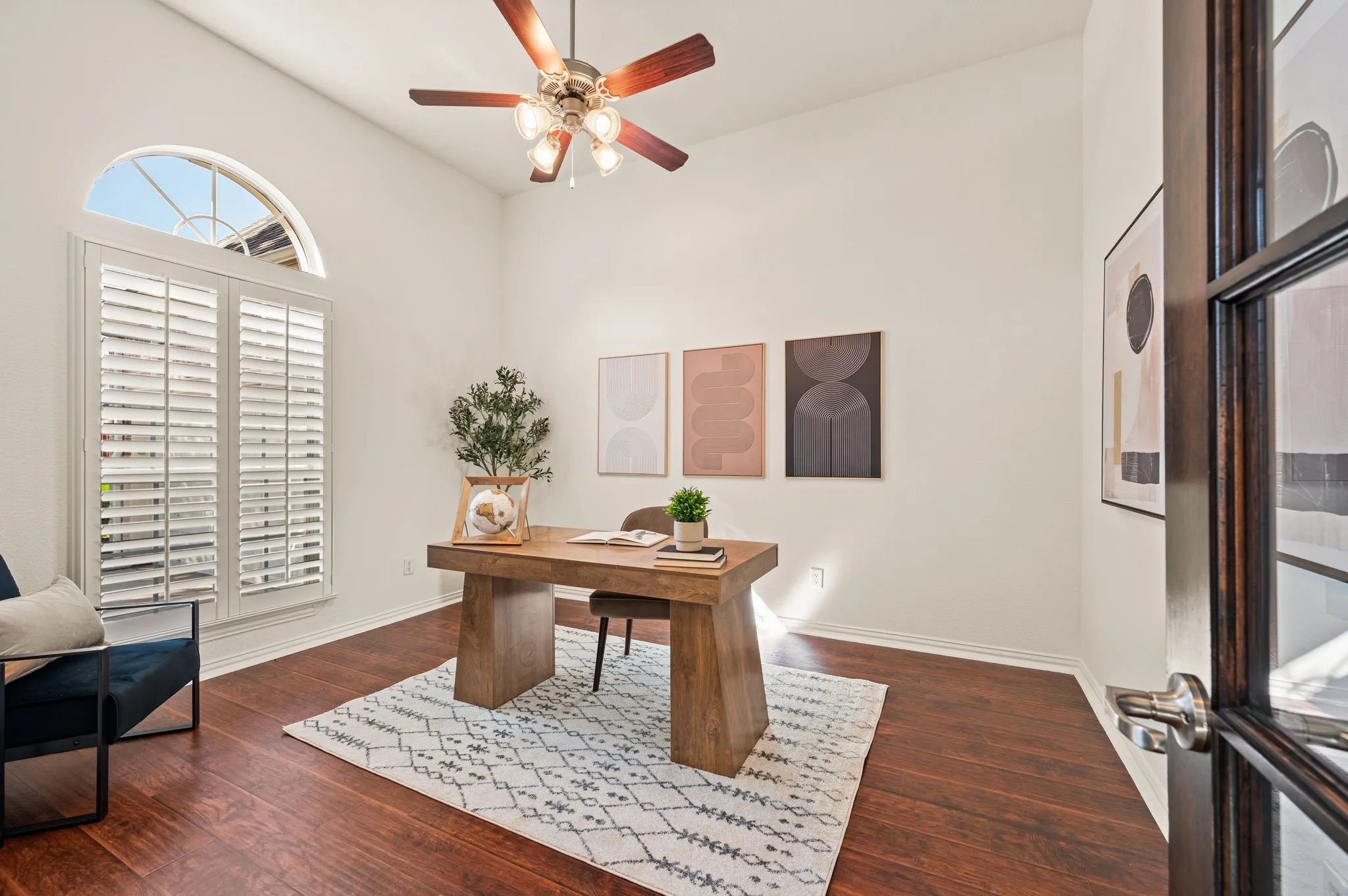 Single Family Residence For Sale in Tarrant County , 5009 San Gabriel Avenue, Colleyville, Texas 76034, 4 Bedroom, 4 Bathroom, 2 Garage spaces, 3,072 Sqft, built in 2003, mls#21392868, Real Estate Agent in Colleyville, Homes For Sale in Tarrant county, Homes For Sale in Colleyville, Realtor in Colleyville Texas, Real Estate Brokerage Independent Realty Texas, Luminita Cordes Realtor
