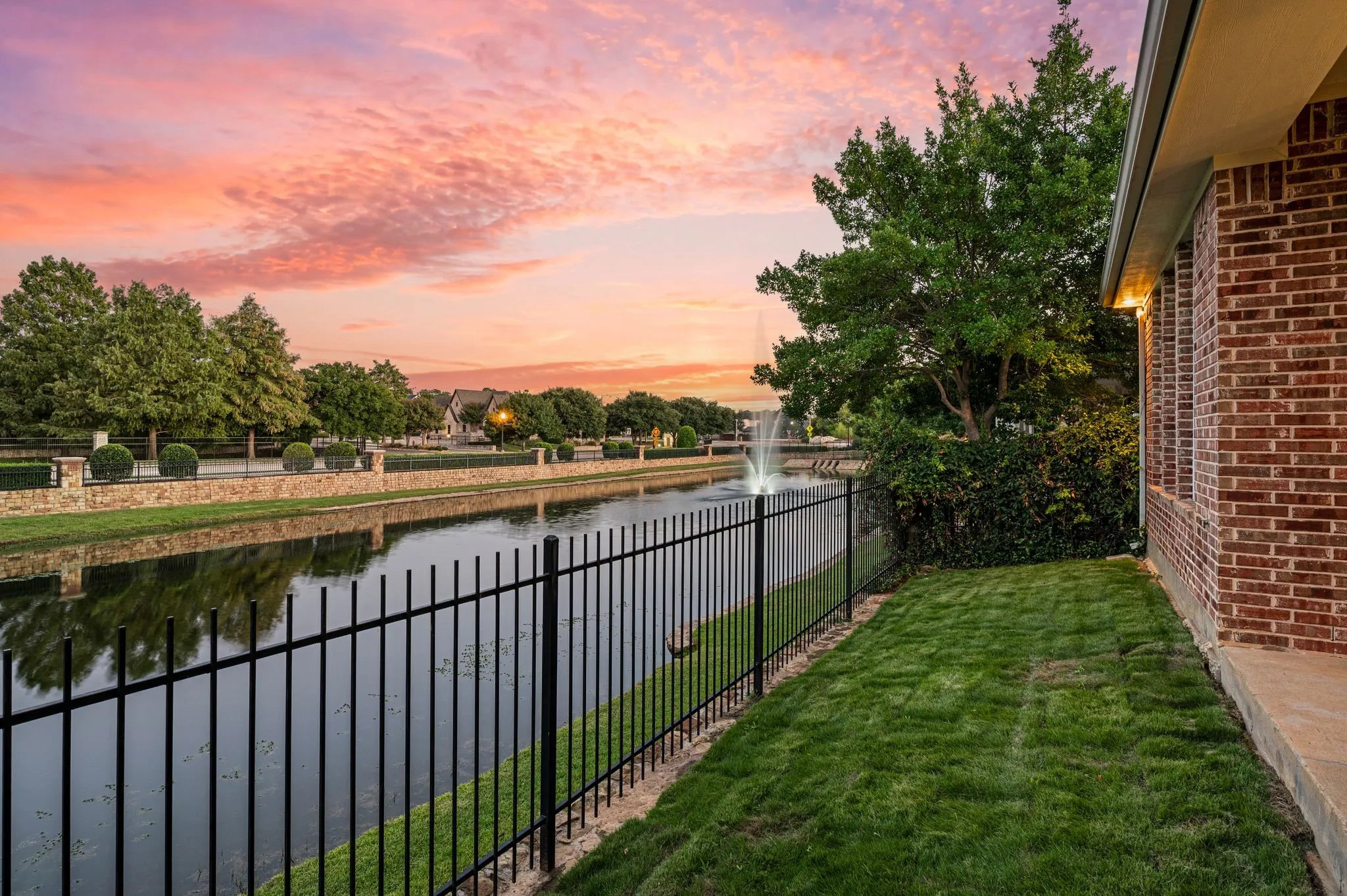 Single Family Residence For Sale in Tarrant County , 5009 San Gabriel Avenue, Colleyville, Texas 76034, 4 Bedroom, 4 Bathroom, 2 Garage spaces, 3,072 Sqft, built in 2003, mls#21392868, Real Estate Agent in Colleyville, Homes For Sale in Tarrant county, Homes For Sale in Colleyville, Realtor in Colleyville Texas, Real Estate Brokerage Independent Realty Texas, Luminita Cordes Realtor