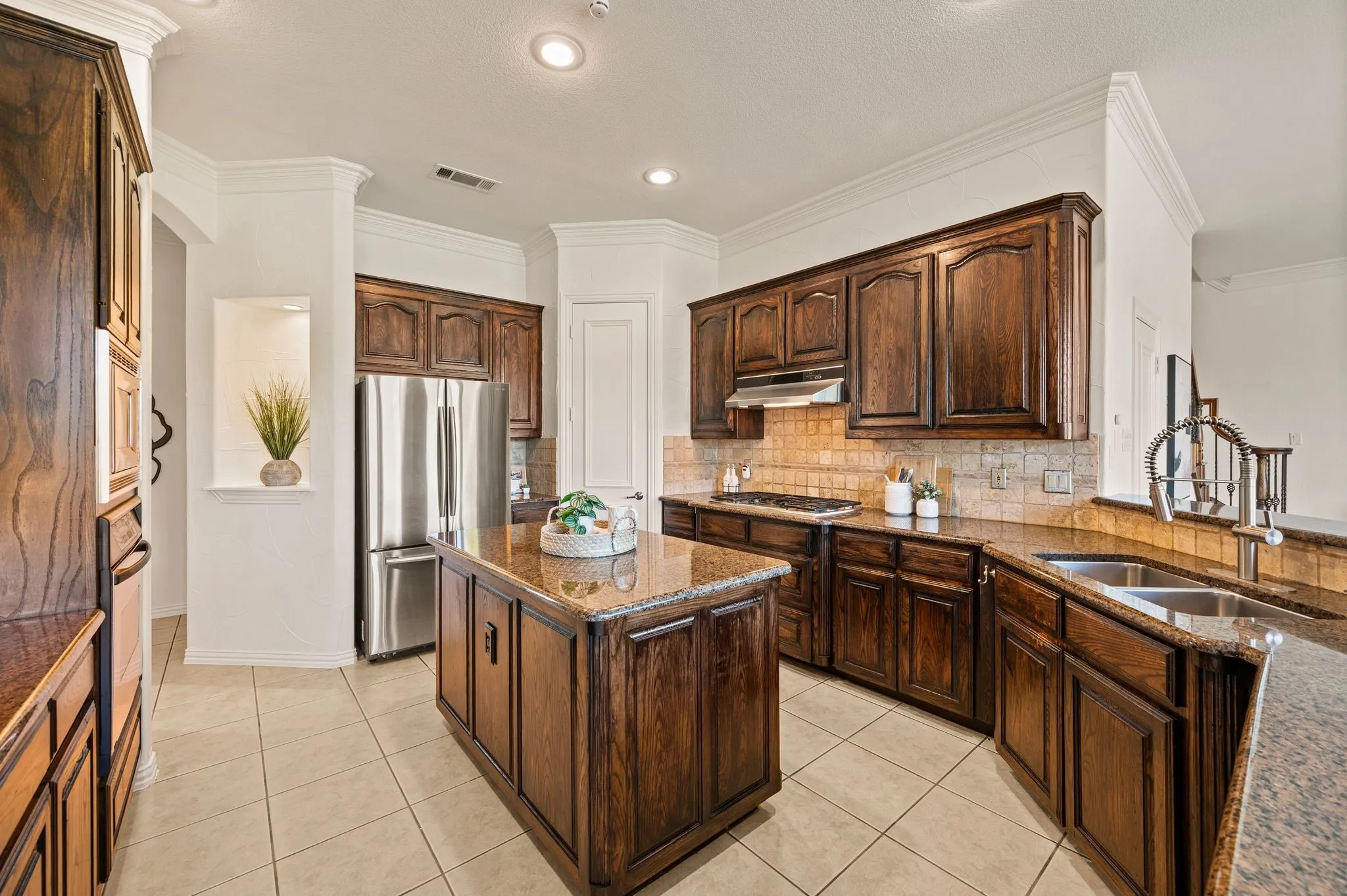 Single Family Residence For Sale in Tarrant County , 5009 San Gabriel Avenue, Colleyville, Texas 76034, 4 Bedroom, 4 Bathroom, 2 Garage spaces, 3,072 Sqft, built in 2003, mls#21392868, Real Estate Agent in Colleyville, Homes For Sale in Tarrant county, Homes For Sale in Colleyville, Realtor in Colleyville Texas, Real Estate Brokerage Independent Realty Texas, Luminita Cordes Realtor