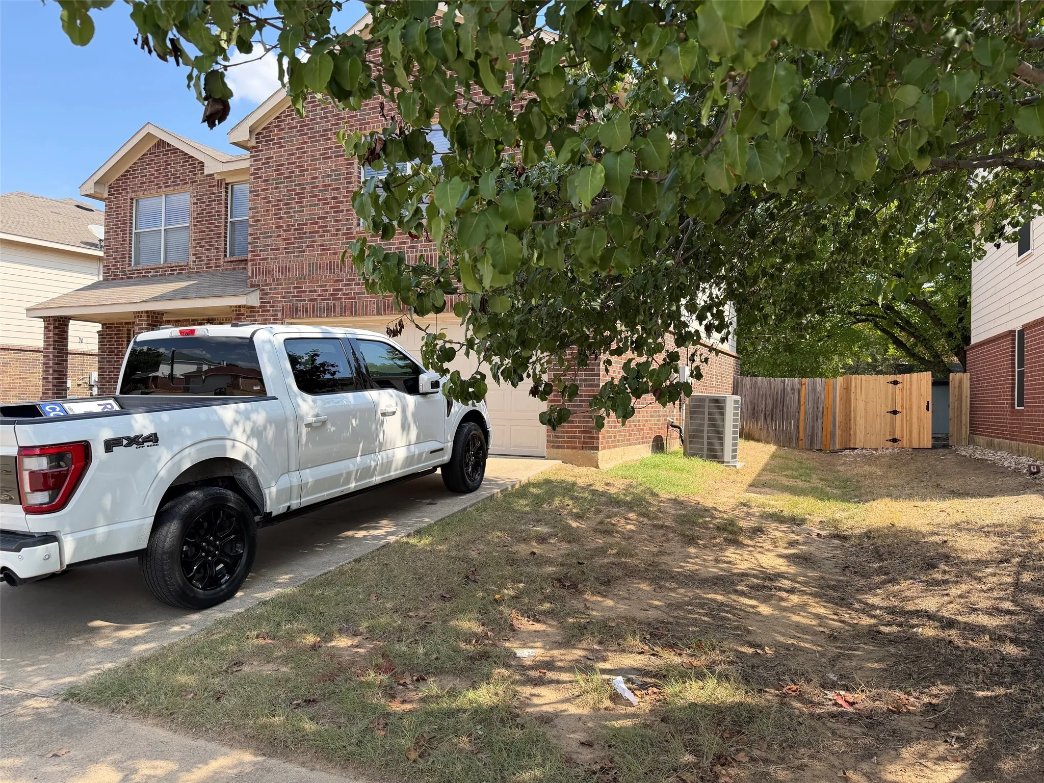 Single Family Residence For Rent in Tarrant County , 2329 Ash Grove Trail, Fort Worth, Texas 76112, 3 Bedroom, 3 Bathroom, 2 Garage spaces, 2,651 Sqft, built in 2004, mls#21402409, Real Estate Agent in Fort Worth, Homes For Rent in Tarrant county, Homes For Rent in Fort Worth, Realtor in Fort Worth Texas, Real Estate Brokerage Independent Realty Texas, Luminita Cordes Realtor