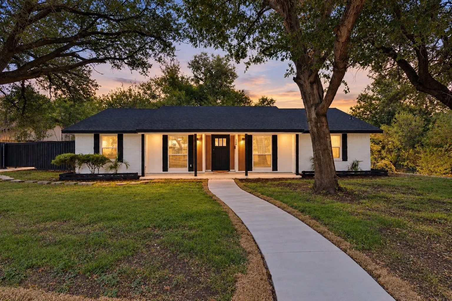 Single Family Residence For Sale in Dallas County , 354 Brookview Drive, Garland, Texas 75043, 4 Bedroom, 2 Bathroom, 2 Garage spaces, 1,587 Sqft, built in 1974, mls#21402425, Real Estate Agent in Garland, Homes For Sale in Dallas county, Homes For Sale in Garland, Realtor in Garland Texas, Real Estate Brokerage Independent Realty Texas, Luminita Cordes Realtor