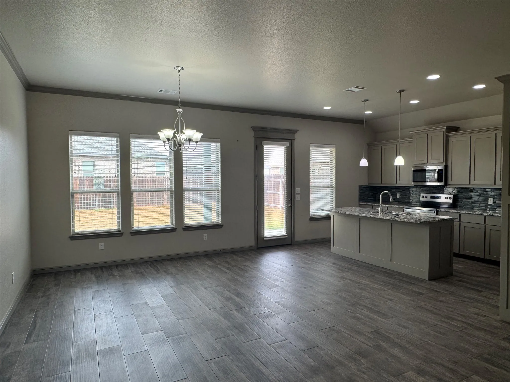 Single Family Residence For Sale in Hood County , 3205 Windcrest Drive, Granbury, Texas 76049, 3 Bedroom, 2 Bathroom, 2 Garage spaces, 1,758 Sqft, built in 2020, mls#21402501, Real Estate Agent in Granbury, Homes For Sale in Hood county, Homes For Sale in Granbury, Realtor in Granbury Texas, Real Estate Brokerage Independent Realty Texas, Luminita Cordes Realtor