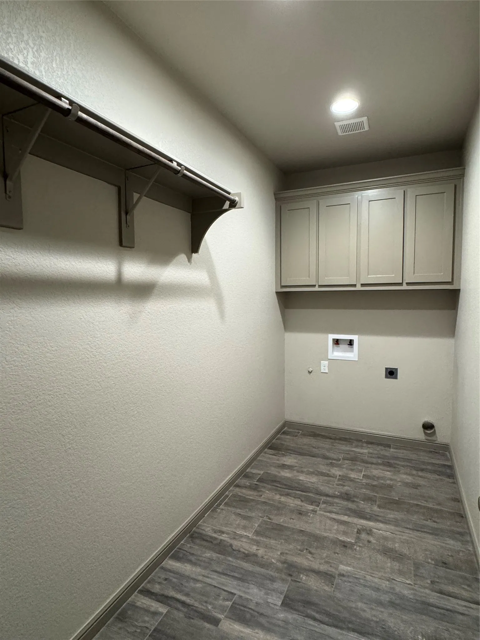Single Family Residence For Sale in Hood County , 3205 Windcrest Drive, Granbury, Texas 76049, 3 Bedroom, 2 Bathroom, 2 Garage spaces, 1,758 Sqft, built in 2020, mls#21402501, Real Estate Agent in Granbury, Homes For Sale in Hood county, Homes For Sale in Granbury, Realtor in Granbury Texas, Real Estate Brokerage Independent Realty Texas, Luminita Cordes Realtor