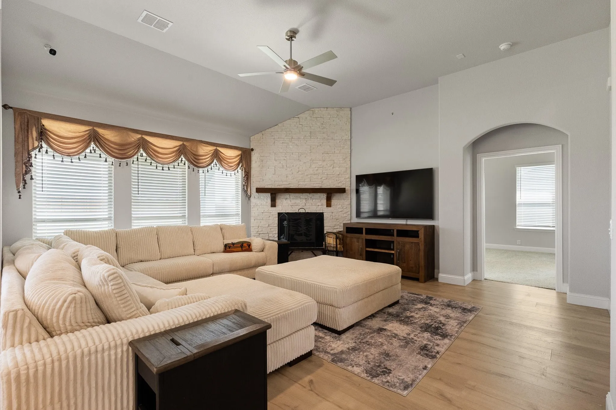 Single Family Residence For Sale in Johnson County , 12516 Panther Creek Drive, Godley, Texas 76044, 4 Bedroom, 4 Bathroom, 3 Garage spaces, 3,430 Sqft, built in 2024, mls#21401439, Real Estate Agent in Godley, Homes For Sale in Johnson county, Homes For Sale in Godley, Realtor in Godley Texas, Real Estate Brokerage Independent Realty Texas, Luminita Cordes Realtor