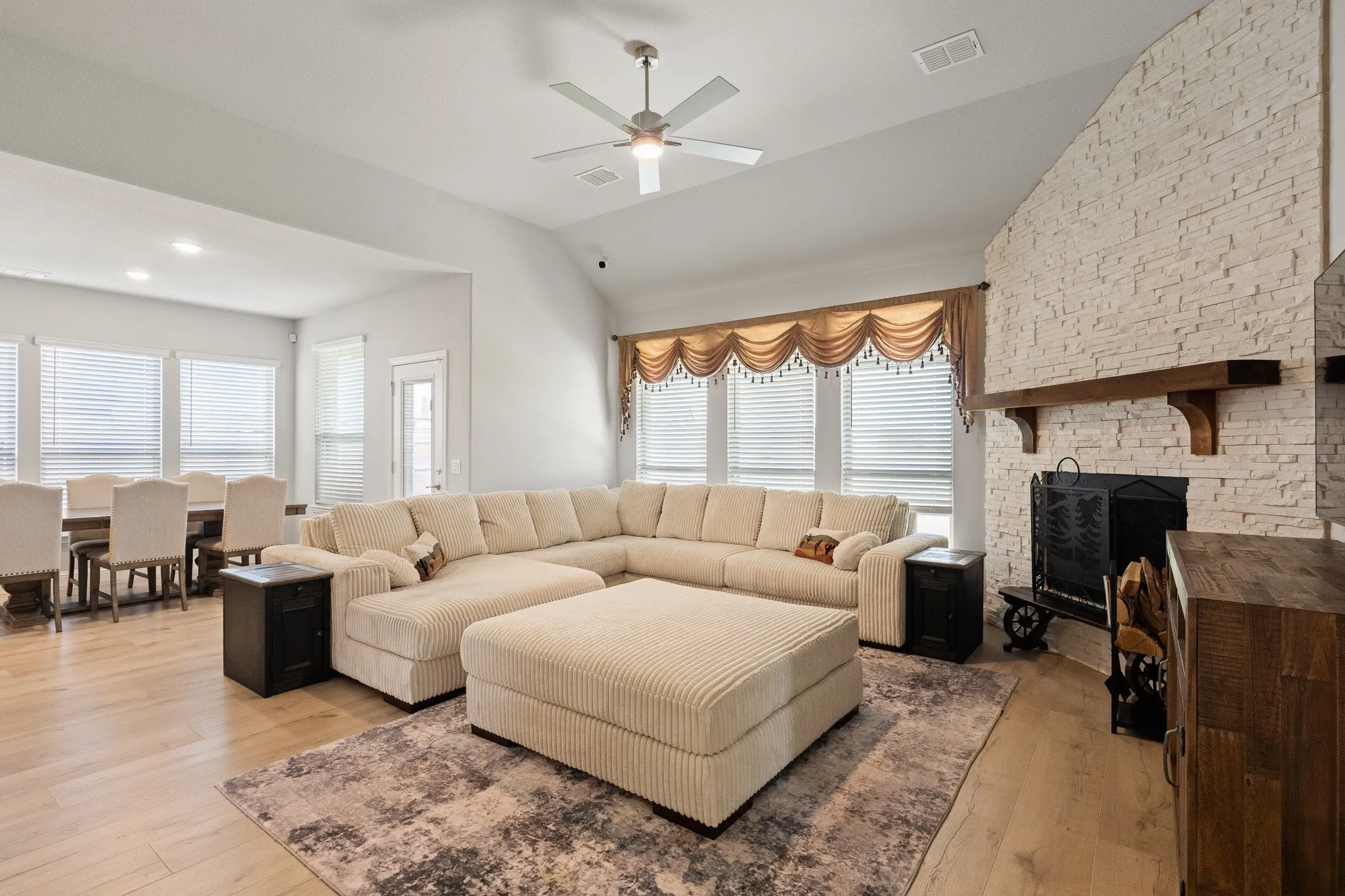Single Family Residence For Sale in Johnson County , 12516 Panther Creek Drive, Godley, Texas 76044, 4 Bedroom, 4 Bathroom, 3 Garage spaces, 3,430 Sqft, built in 2024, mls#21401439, Real Estate Agent in Godley, Homes For Sale in Johnson county, Homes For Sale in Godley, Realtor in Godley Texas, Real Estate Brokerage Independent Realty Texas, Luminita Cordes Realtor