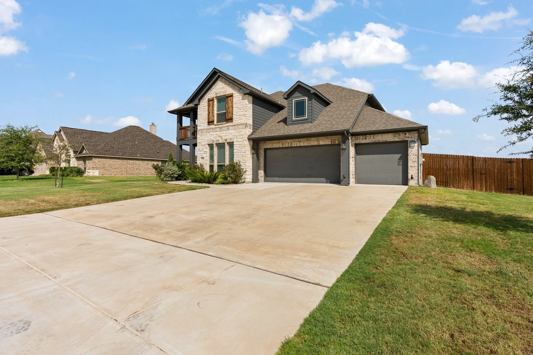 Single Family Residence For Sale in Johnson County , 12516 Panther Creek Drive, Godley, Texas 76044, 4 Bedroom, 4 Bathroom, 3 Garage spaces, 3,430 Sqft, built in 2024, mls#21401439, Real Estate Agent in Godley, Homes For Sale in Johnson county, Homes For Sale in Godley, Realtor in Godley Texas, Real Estate Brokerage Independent Realty Texas, Luminita Cordes Realtor