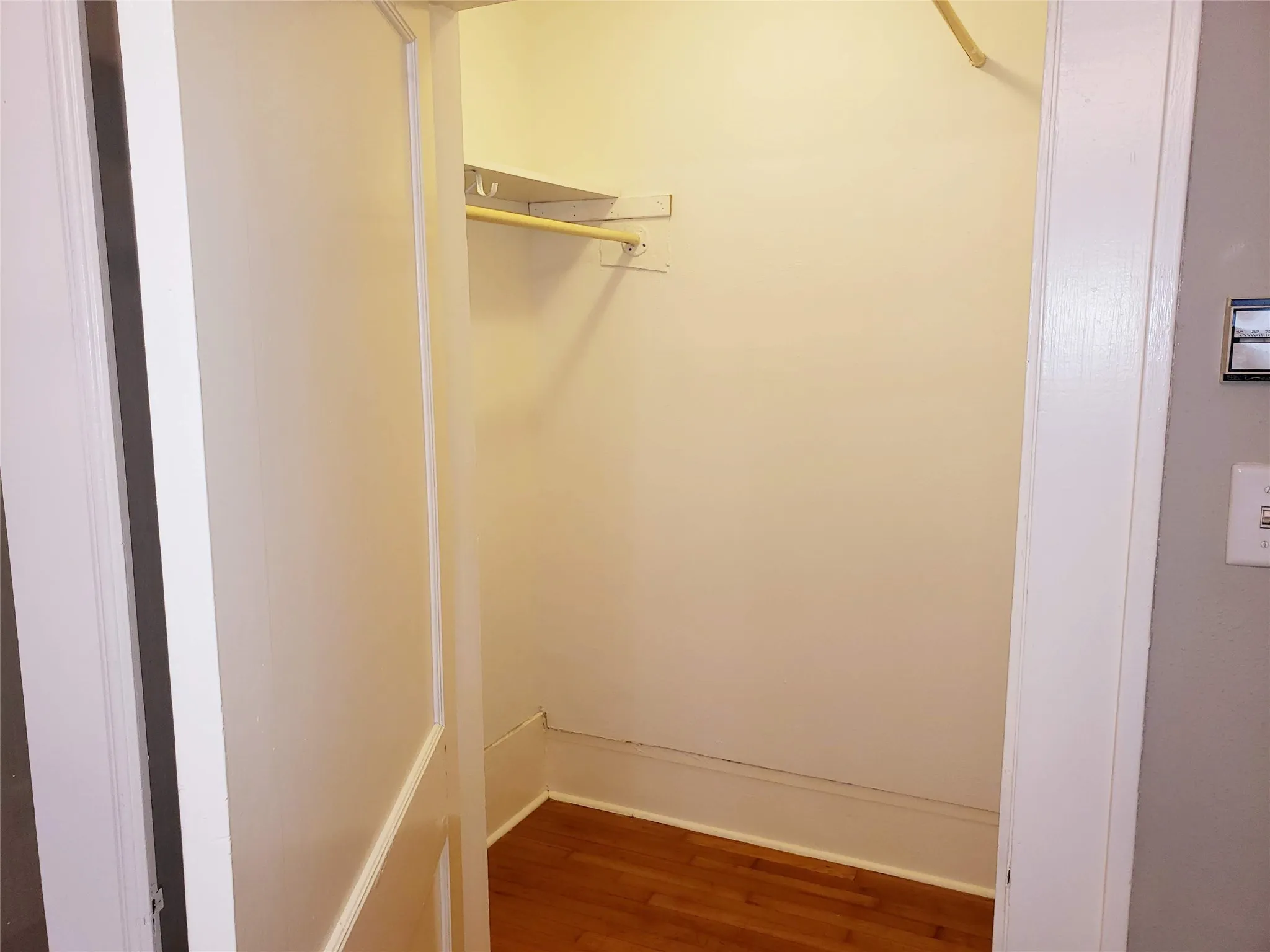 Duplex For Rent in Dallas County , 5815 LLANO Avenue, Dallas, Texas 75206, 1 Bedroom, 1 Bathroom, Garage spaces, 854 Sqft, built in 1927, mls#21388635, Real Estate Agent in Dallas, Homes For Rent in Dallas county, Homes For Rent in Dallas, Realtor in Dallas Texas, Real Estate Brokerage Independent Realty Texas, Luminita Cordes Realtor