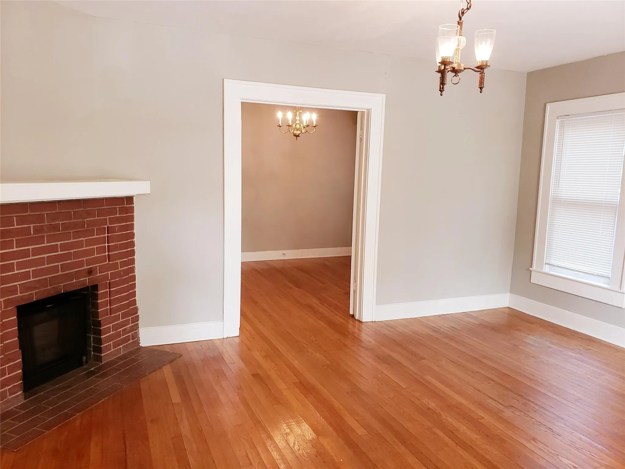 Duplex For Rent in Dallas County , 5815 LLANO Avenue, Dallas, Texas 75206, 1 Bedroom, 1 Bathroom, Garage spaces, 854 Sqft, built in 1927, mls#21388635, Real Estate Agent in Dallas, Homes For Rent in Dallas county, Homes For Rent in Dallas, Realtor in Dallas Texas, Real Estate Brokerage Independent Realty Texas, Luminita Cordes Realtor