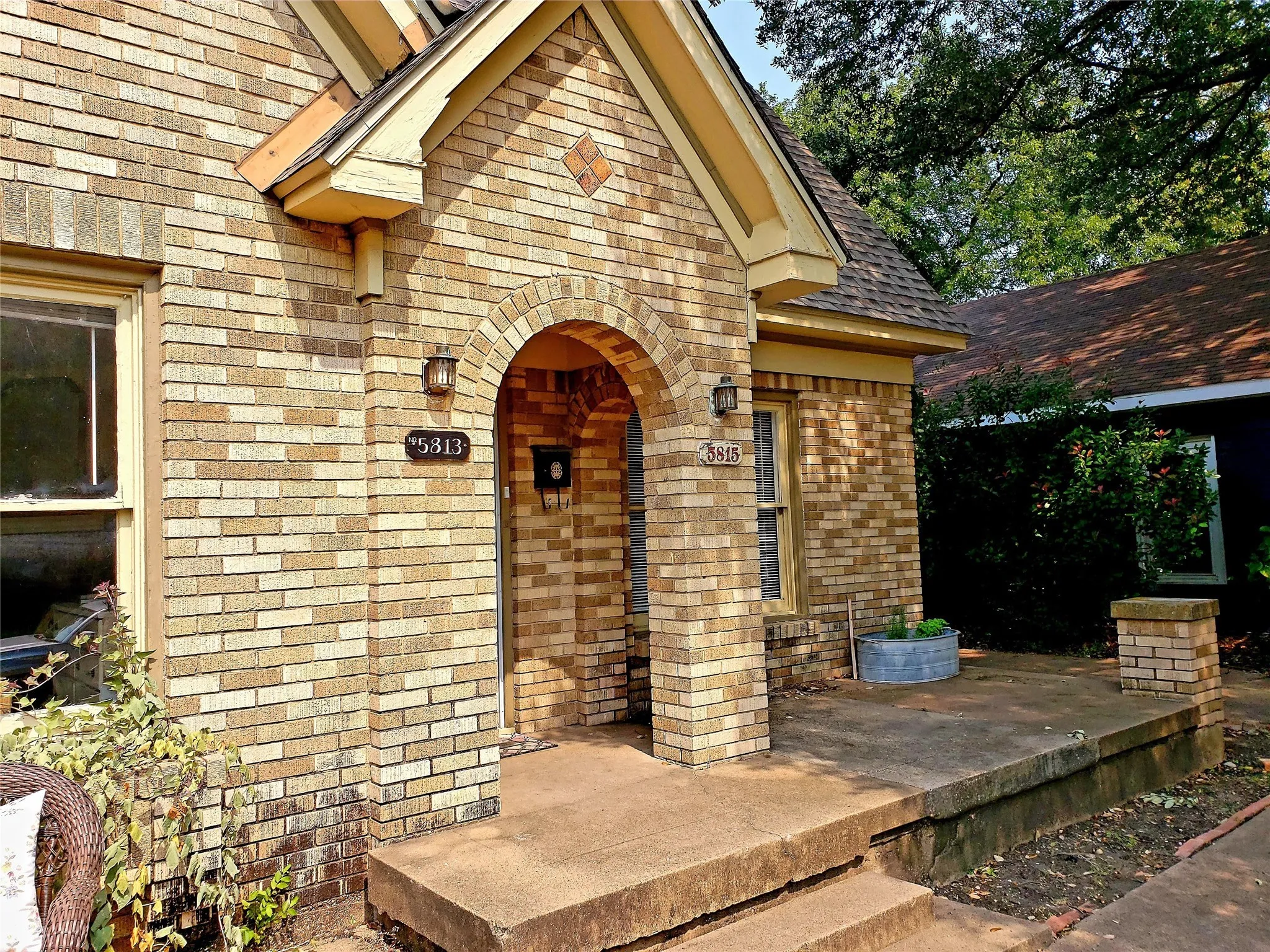 Duplex For Rent in Dallas County , 5815 LLANO Avenue, Dallas, Texas 75206, 1 Bedroom, 1 Bathroom, Garage spaces, 854 Sqft, built in 1927, mls#21388635, Real Estate Agent in Dallas, Homes For Rent in Dallas county, Homes For Rent in Dallas, Realtor in Dallas Texas, Real Estate Brokerage Independent Realty Texas, Luminita Cordes Realtor