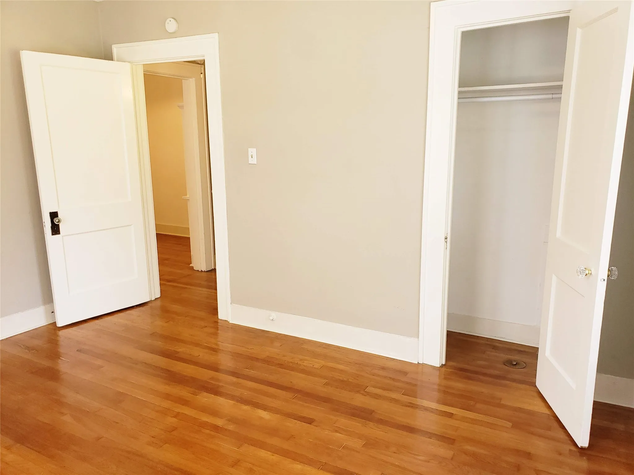 Duplex For Rent in Dallas County , 5815 LLANO Avenue, Dallas, Texas 75206, 1 Bedroom, 1 Bathroom, Garage spaces, 854 Sqft, built in 1927, mls#21388635, Real Estate Agent in Dallas, Homes For Rent in Dallas county, Homes For Rent in Dallas, Realtor in Dallas Texas, Real Estate Brokerage Independent Realty Texas, Luminita Cordes Realtor