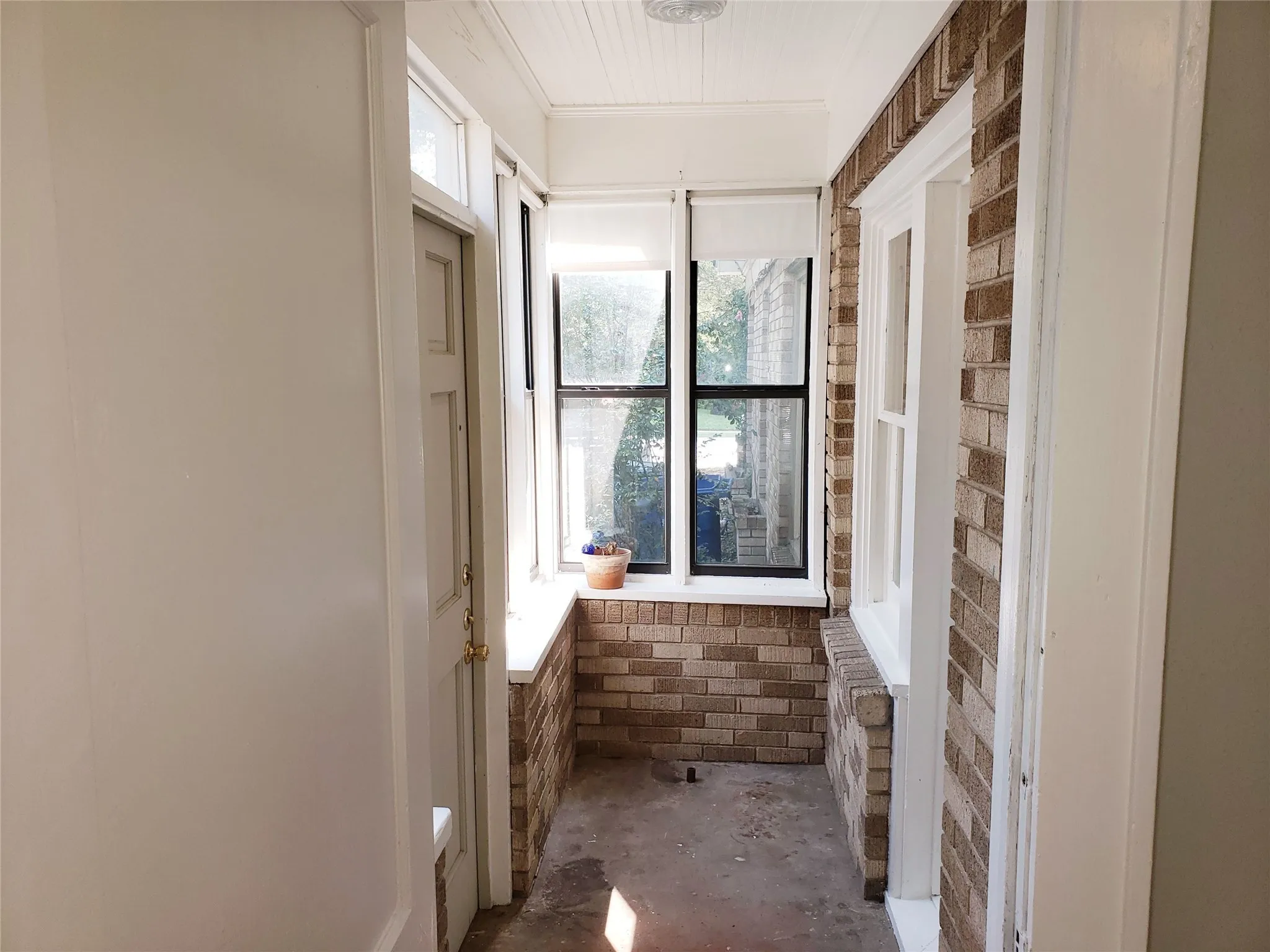 Duplex For Rent in Dallas County , 5815 LLANO Avenue, Dallas, Texas 75206, 1 Bedroom, 1 Bathroom, Garage spaces, 854 Sqft, built in 1927, mls#21388635, Real Estate Agent in Dallas, Homes For Rent in Dallas county, Homes For Rent in Dallas, Realtor in Dallas Texas, Real Estate Brokerage Independent Realty Texas, Luminita Cordes Realtor