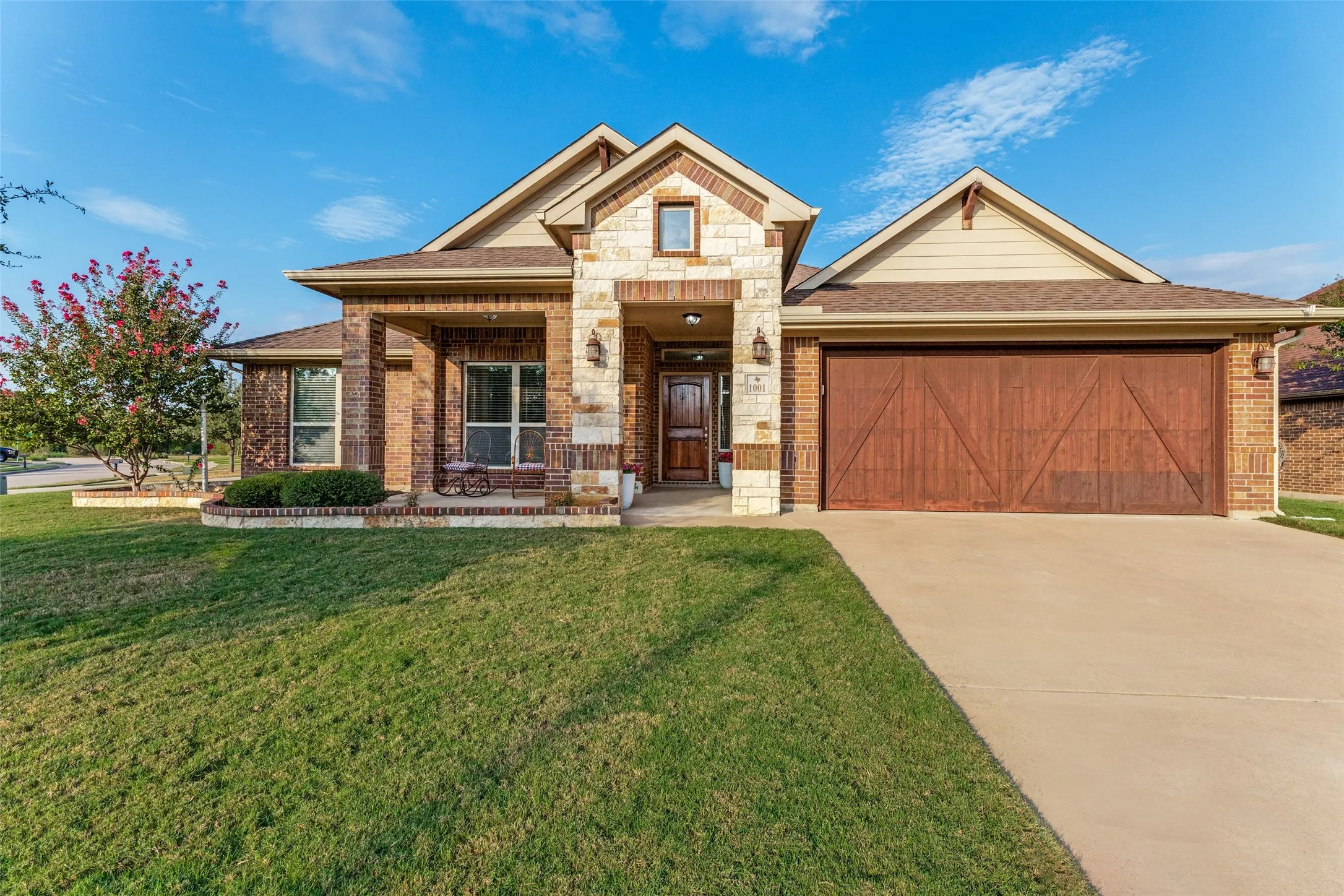 Single Family Residence For Sale in Johnson County , 1001 Morningside Drive, Burleson, Texas 76028, 4 Bedroom, 2 Bathroom, 2 Garage spaces, 2,261 Sqft, built in 2016, mls#21401966, Real Estate Agent in Burleson, Homes For Sale in Johnson county, Homes For Sale in Burleson, Realtor in Burleson Texas, Real Estate Brokerage Independent Realty Texas, Luminita Cordes Realtor