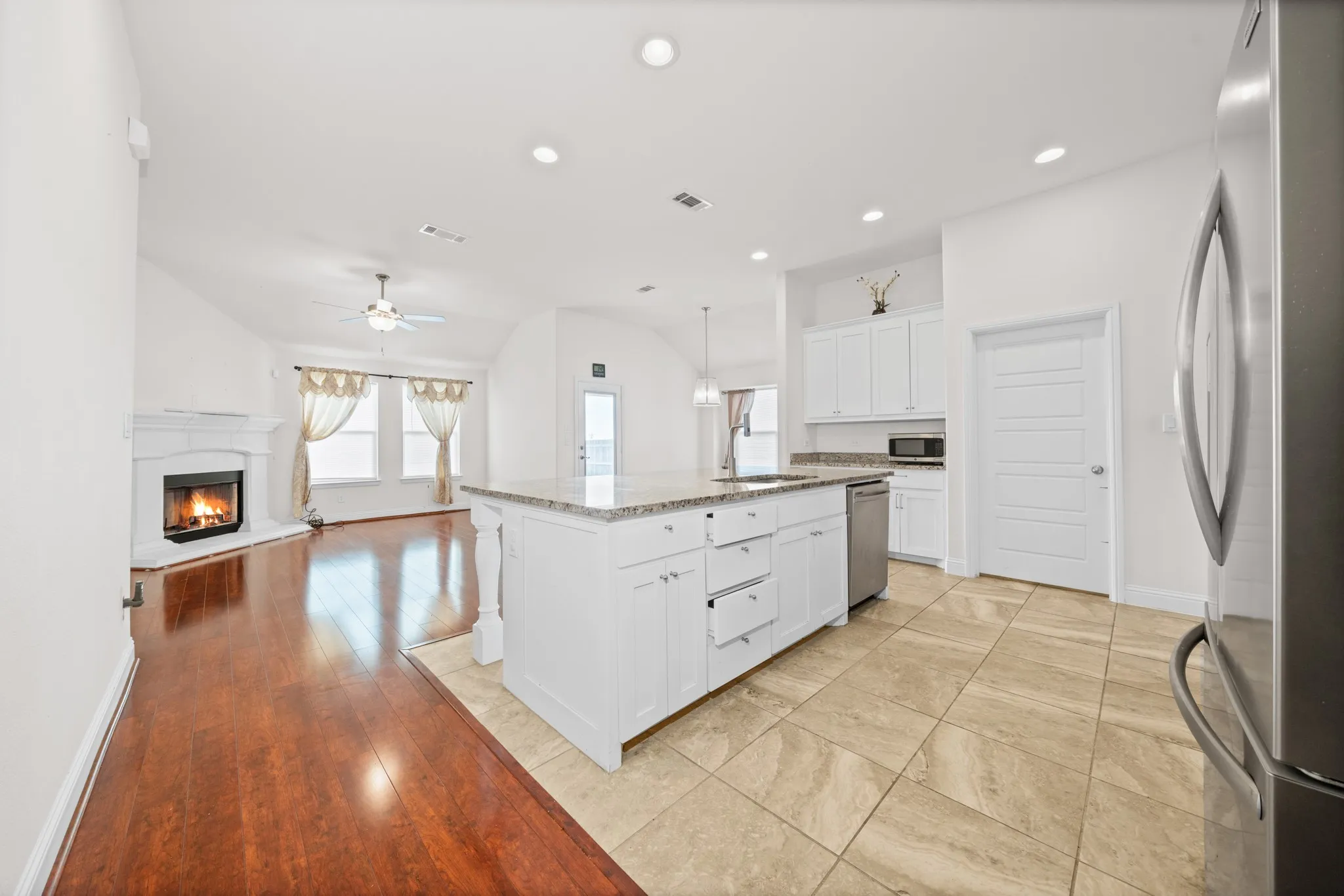 Single Family Residence For Rent in Hill County , 422 Stoneridge Drive, Hillsboro, Texas 76645, 3 Bedroom, 2 Bathroom, 2 Garage spaces, 1,535 Sqft, built in 2018, mls#21402249, Real Estate Agent in Hillsboro, Homes For Rent in Hill county, Homes For Rent in Hillsboro, Realtor in Hillsboro Texas, Real Estate Brokerage Independent Realty Texas, Luminita Cordes Realtor