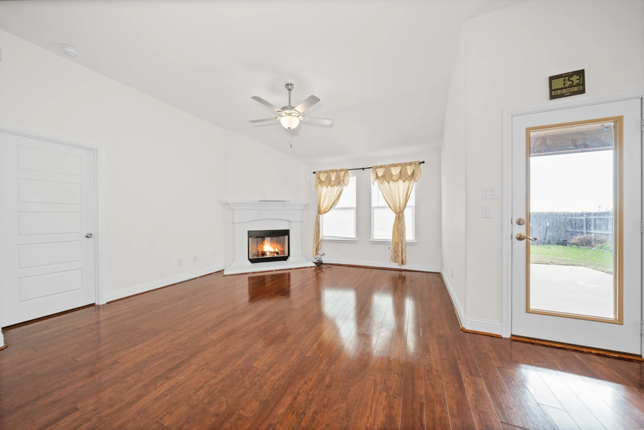 Single Family Residence For Rent in Hill County , 422 Stoneridge Drive, Hillsboro, Texas 76645, 3 Bedroom, 2 Bathroom, 2 Garage spaces, 1,535 Sqft, built in 2018, mls#21402249, Real Estate Agent in Hillsboro, Homes For Rent in Hill county, Homes For Rent in Hillsboro, Realtor in Hillsboro Texas, Real Estate Brokerage Independent Realty Texas, Luminita Cordes Realtor