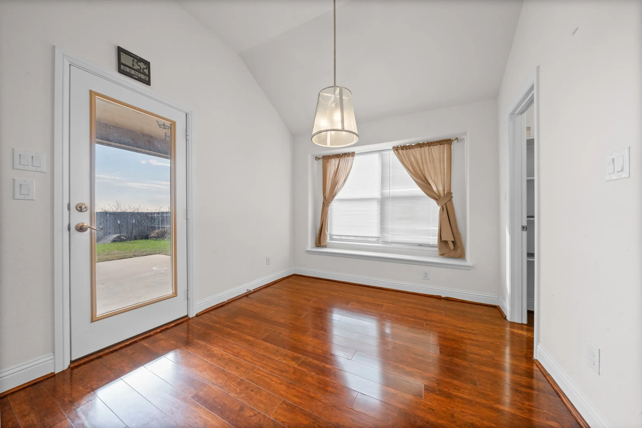 Single Family Residence For Rent in Hill County , 422 Stoneridge Drive, Hillsboro, Texas 76645, 3 Bedroom, 2 Bathroom, 2 Garage spaces, 1,535 Sqft, built in 2018, mls#21402249, Real Estate Agent in Hillsboro, Homes For Rent in Hill county, Homes For Rent in Hillsboro, Realtor in Hillsboro Texas, Real Estate Brokerage Independent Realty Texas, Luminita Cordes Realtor