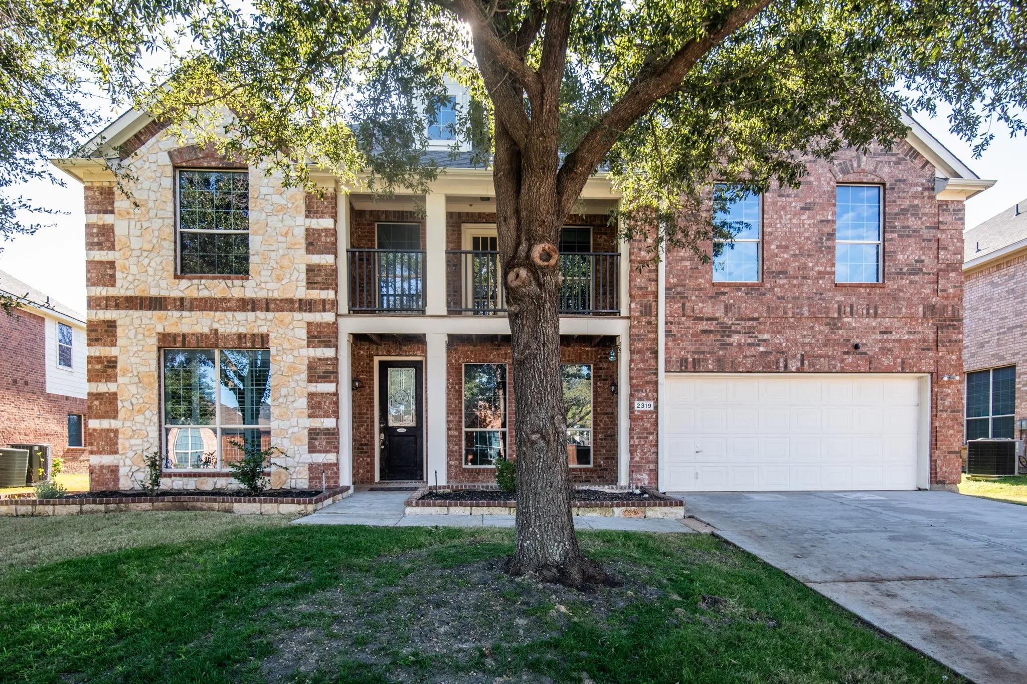 Single Family Residence For Sale in Tarrant County , 2319 Comanche Trail, Grand Prairie, Texas 75052, 5 Bedroom, 4 Bathroom, 2 Garage spaces, 4,604 Sqft, built in 2005, mls#21401424, Real Estate Agent in Grand Prairie, Homes For Sale in Tarrant county, Homes For Sale in Grand Prairie, Realtor in Grand Prairie Texas, Real Estate Brokerage Independent Realty Texas, Luminita Cordes Realtor