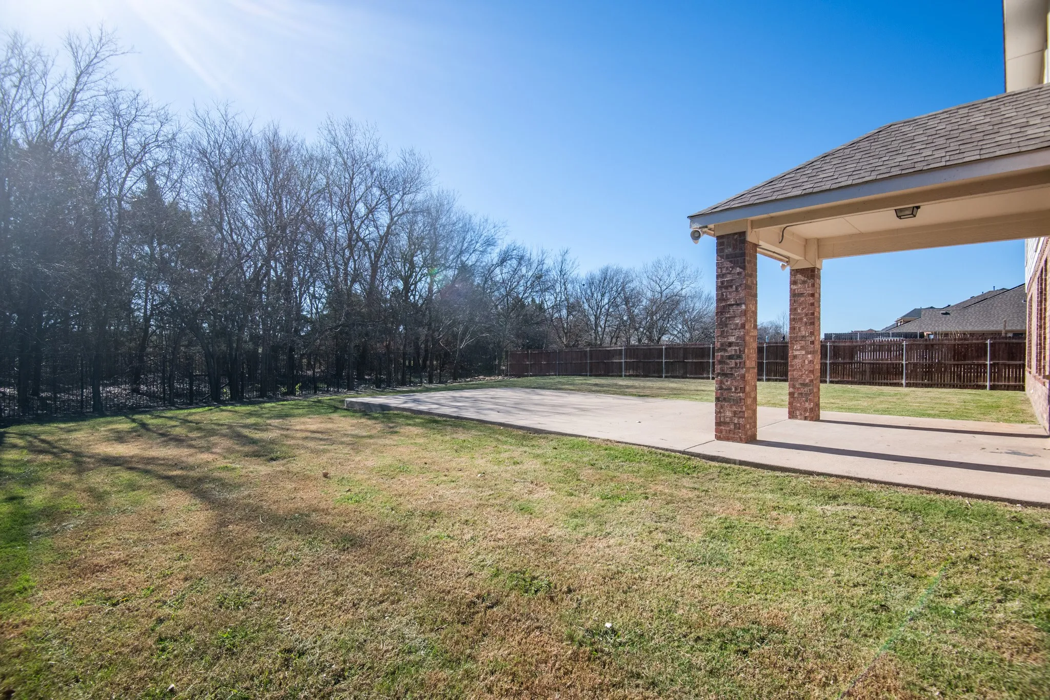 Single Family Residence For Sale in Tarrant County , 2319 Comanche Trail, Grand Prairie, Texas 75052, 5 Bedroom, 4 Bathroom, 2 Garage spaces, 4,604 Sqft, built in 2005, mls#21401424, Real Estate Agent in Grand Prairie, Homes For Sale in Tarrant county, Homes For Sale in Grand Prairie, Realtor in Grand Prairie Texas, Real Estate Brokerage Independent Realty Texas, Luminita Cordes Realtor