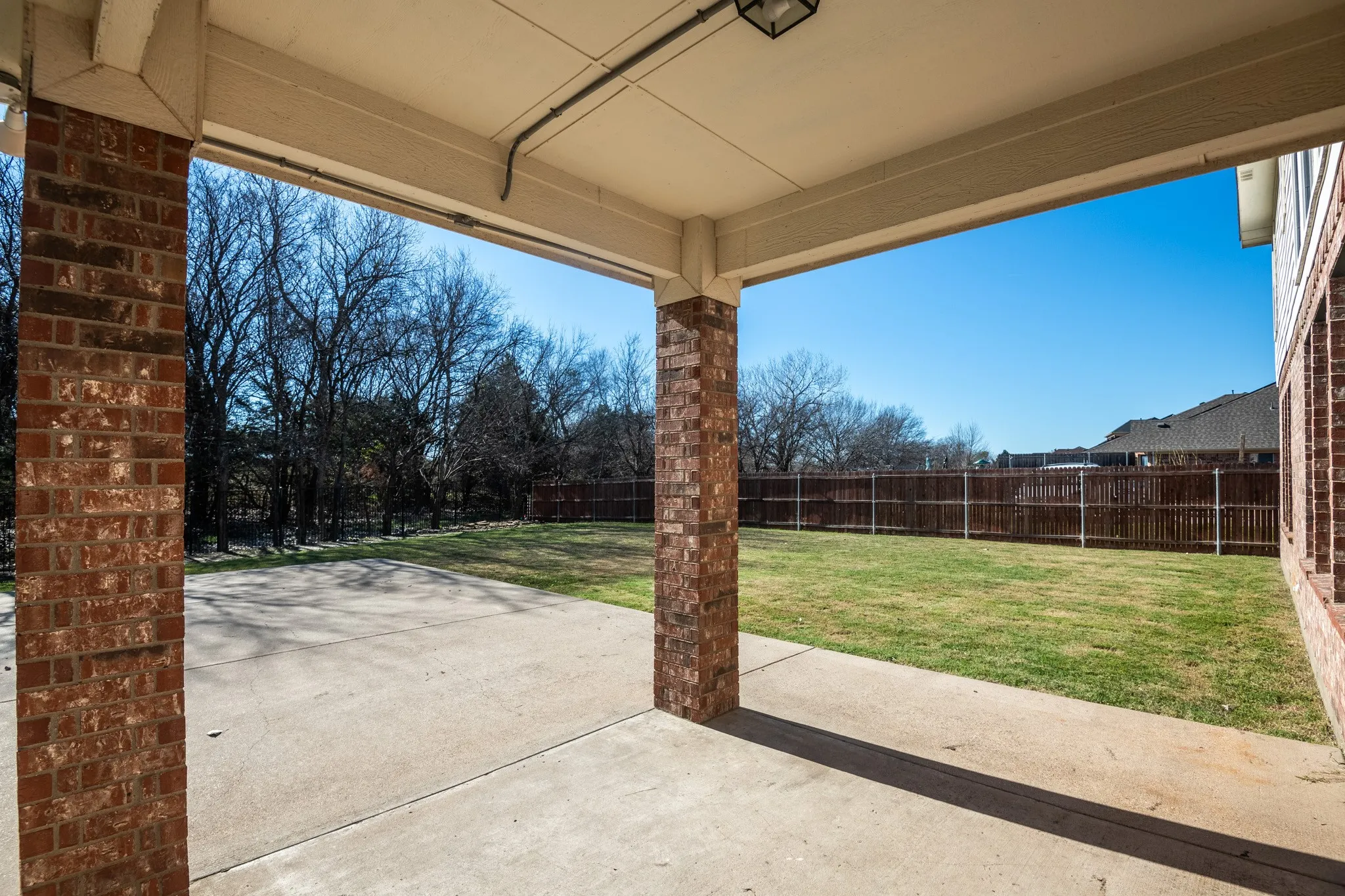 Single Family Residence For Sale in Tarrant County , 2319 Comanche Trail, Grand Prairie, Texas 75052, 5 Bedroom, 4 Bathroom, 2 Garage spaces, 4,604 Sqft, built in 2005, mls#21401424, Real Estate Agent in Grand Prairie, Homes For Sale in Tarrant county, Homes For Sale in Grand Prairie, Realtor in Grand Prairie Texas, Real Estate Brokerage Independent Realty Texas, Luminita Cordes Realtor
